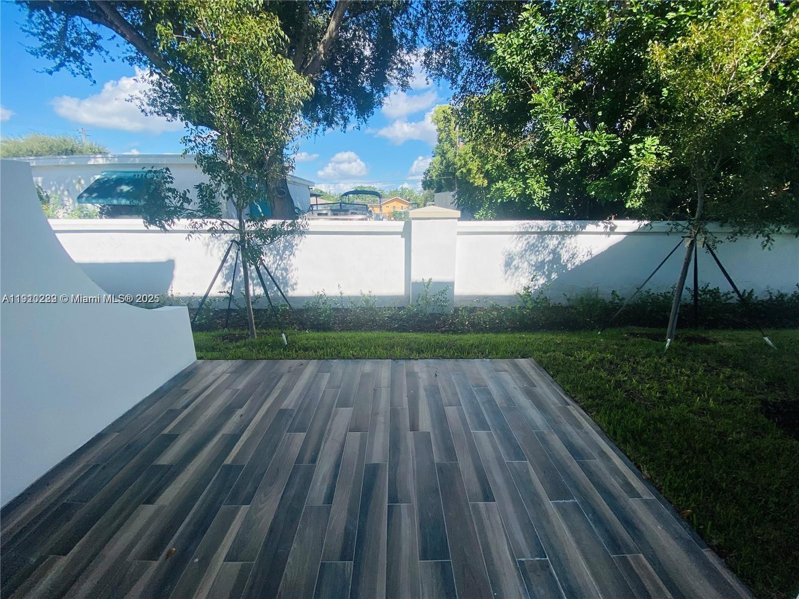 CANAL GROVES - Residential Lease