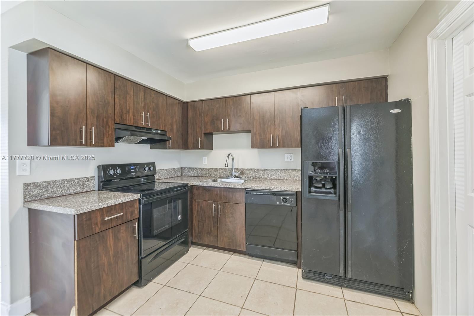 SILVER LAKE - Residential