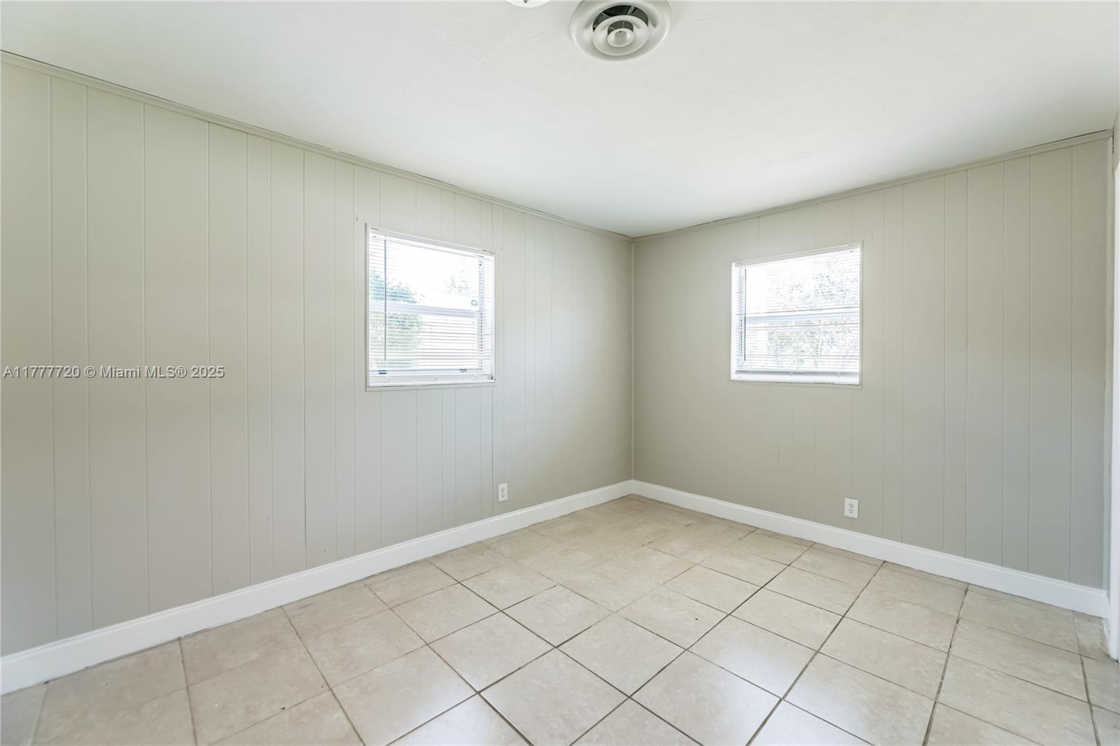SILVER LAKE - Residential