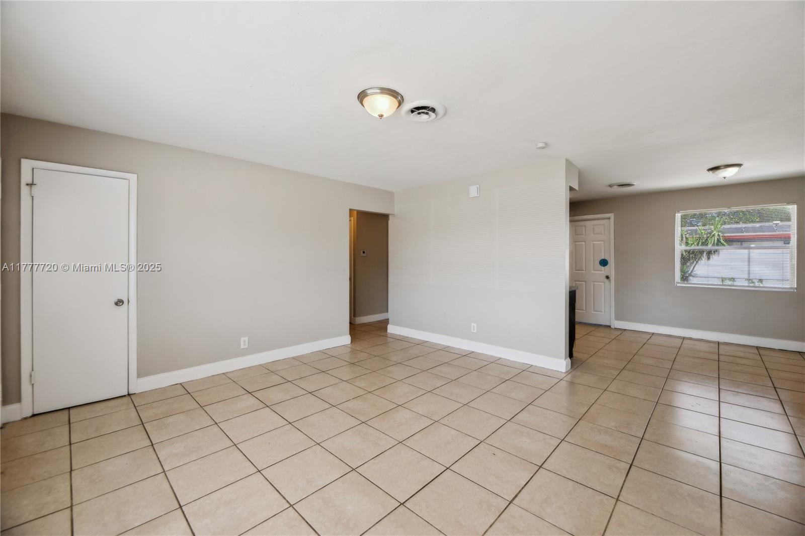 SILVER LAKE - Residential