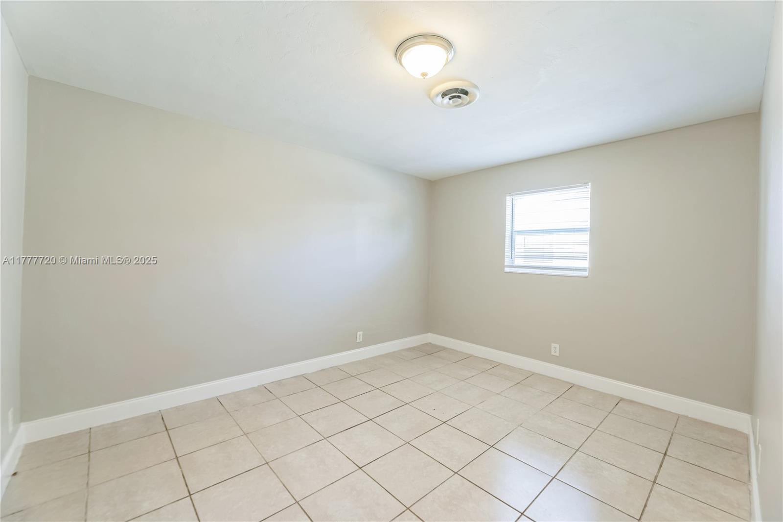 SILVER LAKE - Residential