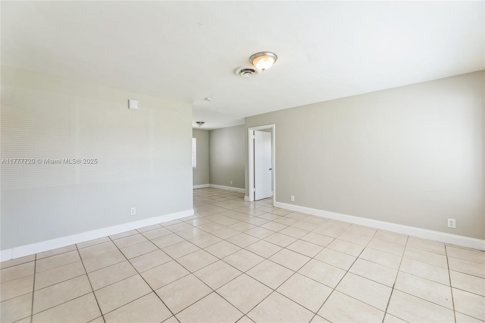 SILVER LAKE - Residential