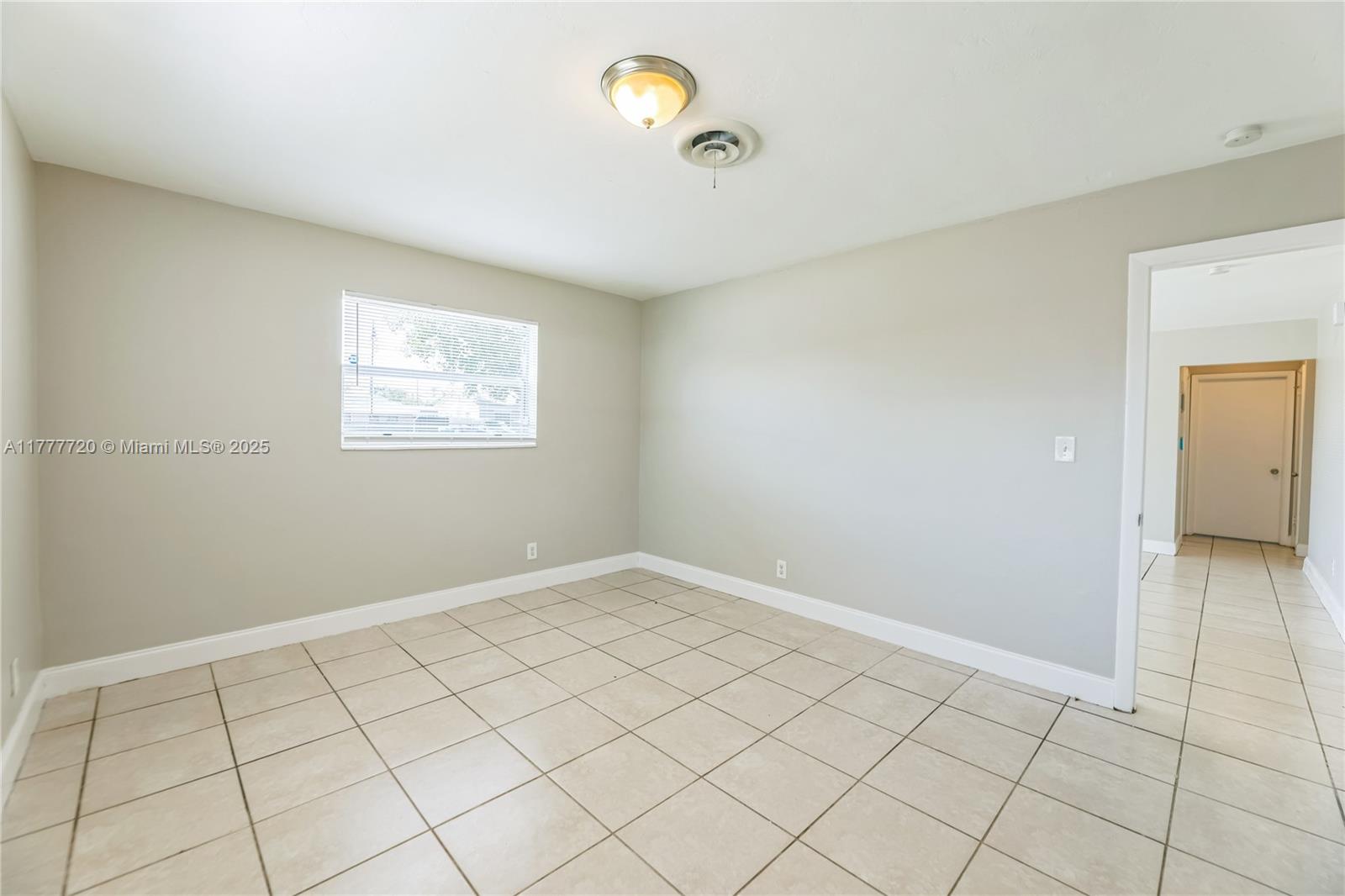 SILVER LAKE - Residential