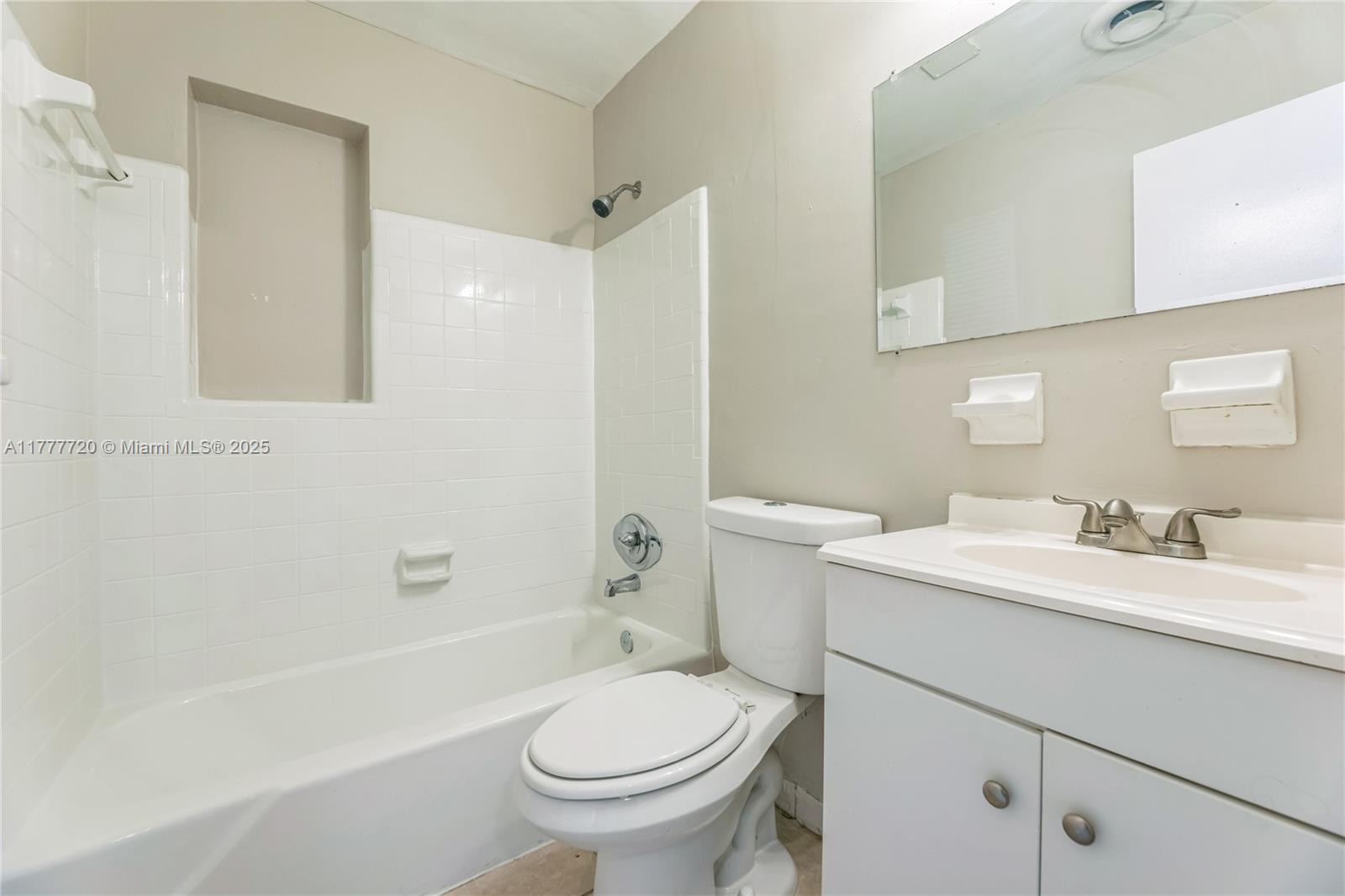 SILVER LAKE - Residential