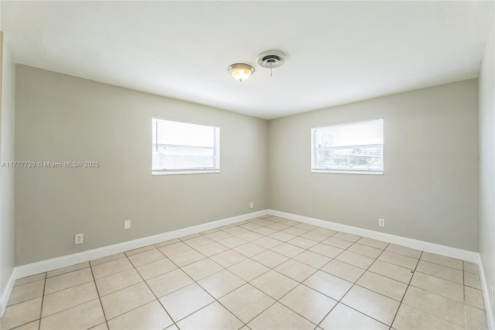 SILVER LAKE - Residential