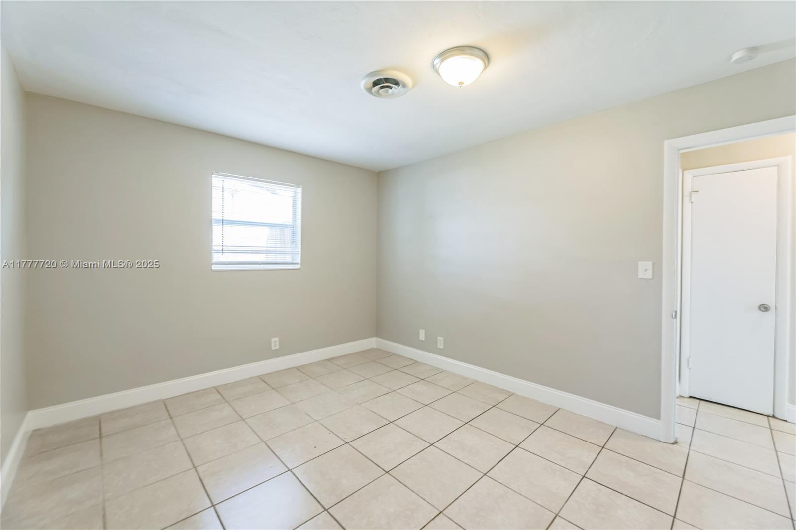 SILVER LAKE - Residential