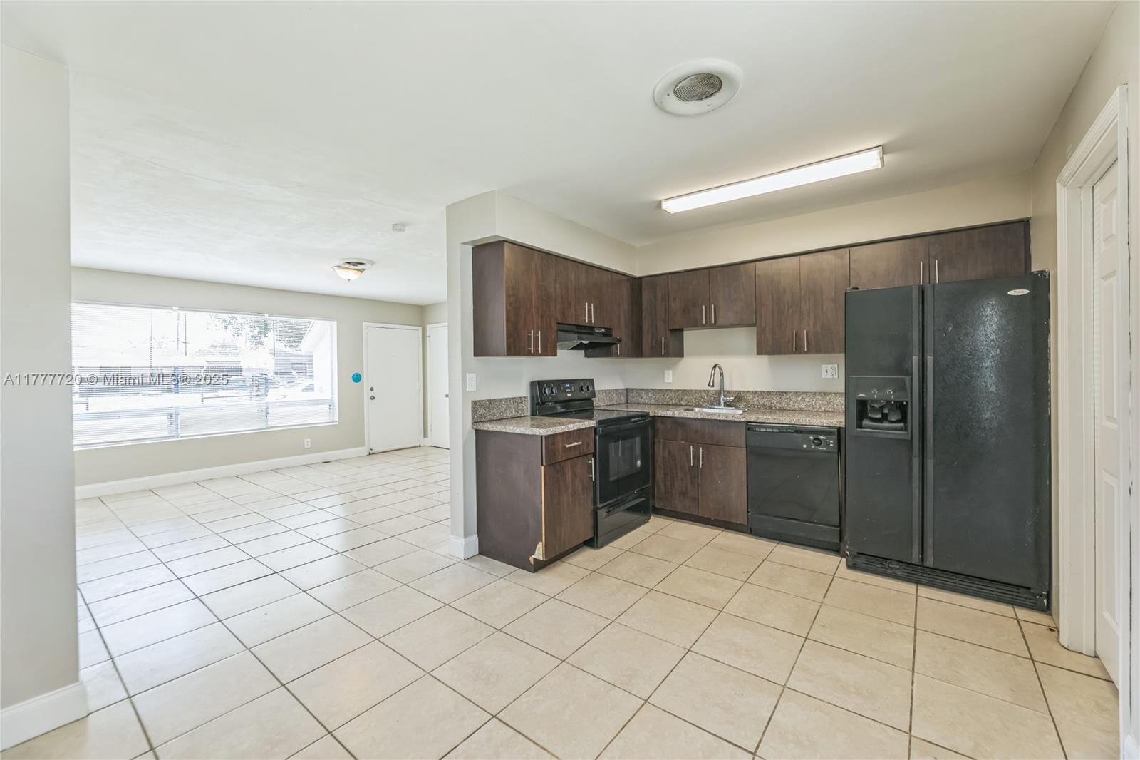 SILVER LAKE - Residential