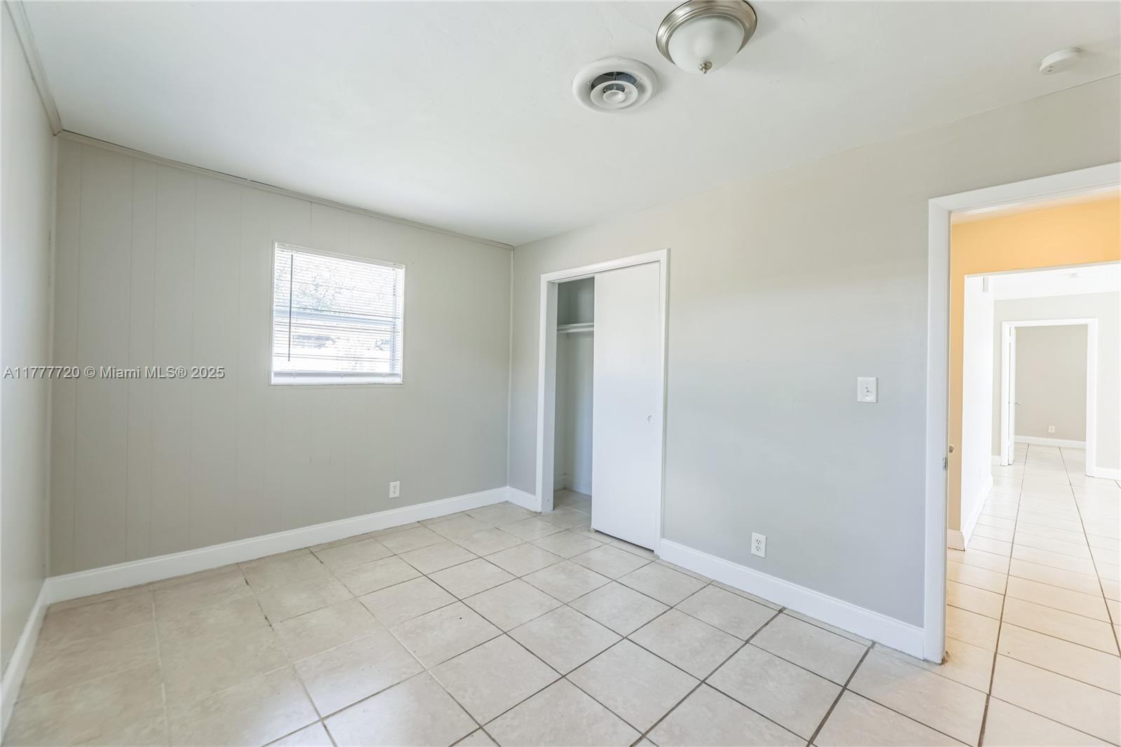 SILVER LAKE - Residential