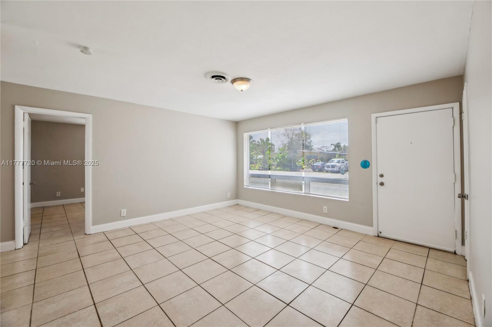 SILVER LAKE - Residential