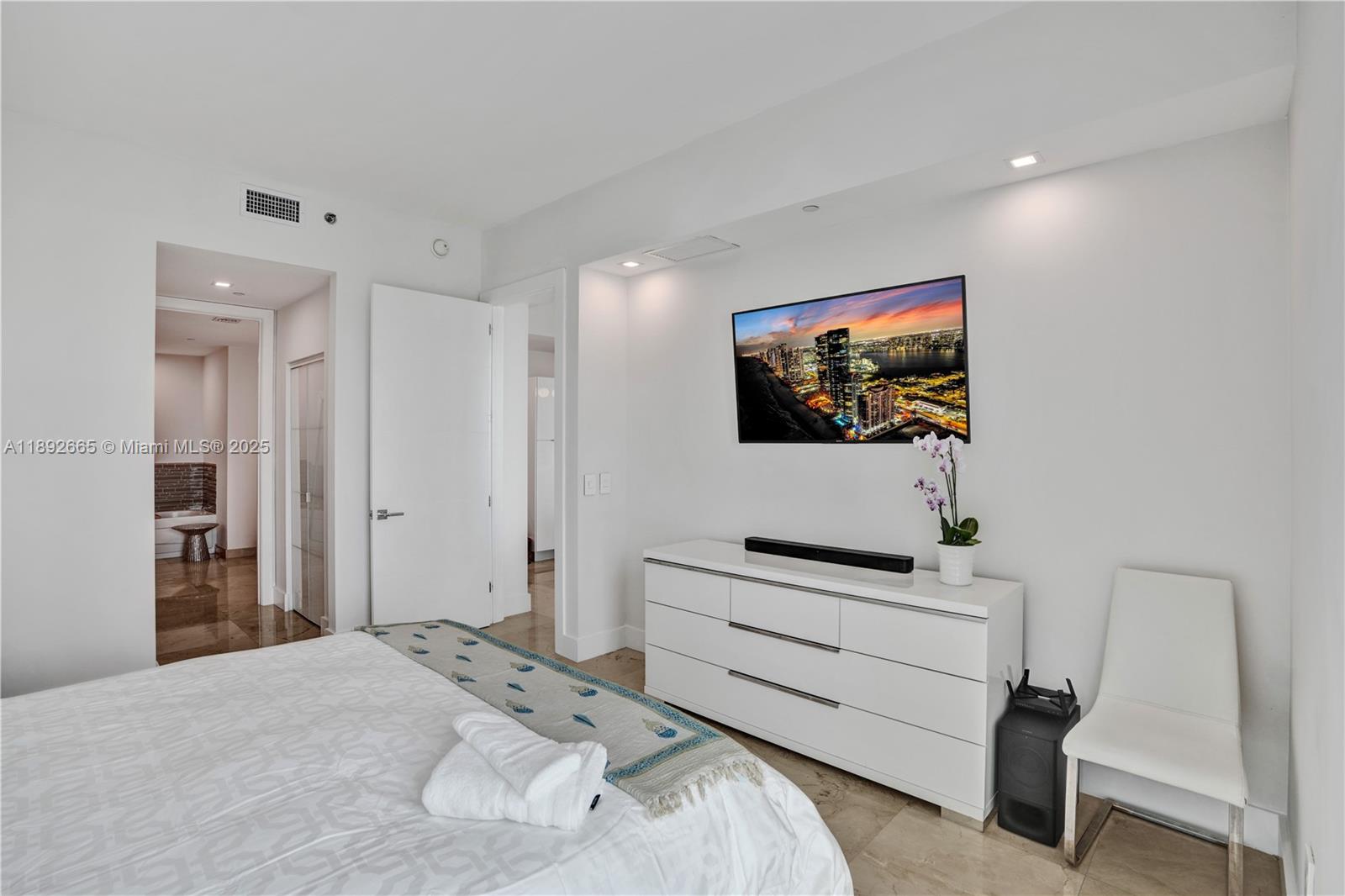 THE PLAZA 851 BRICKELL CO - Residential Lease