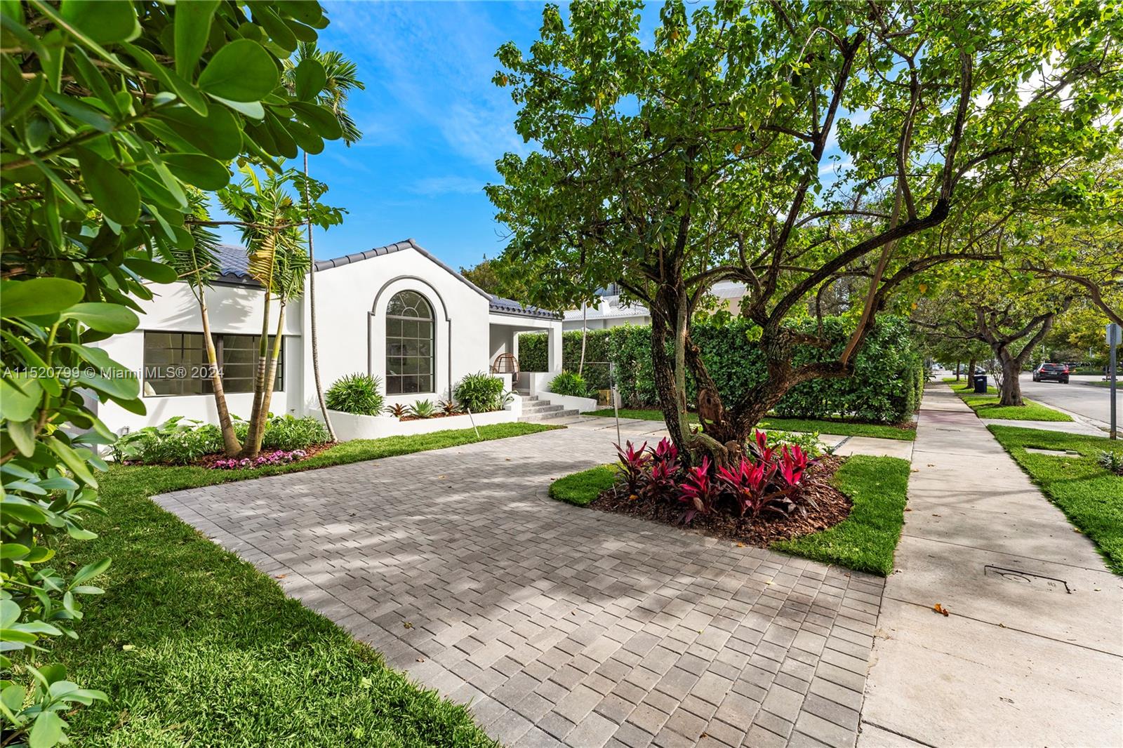 Property for Sale at 1735 Lenox Ave, Miami Beach, Miami-Dade County, Florida - Bedrooms: 5 
Bathrooms: 5  - $3,595,000