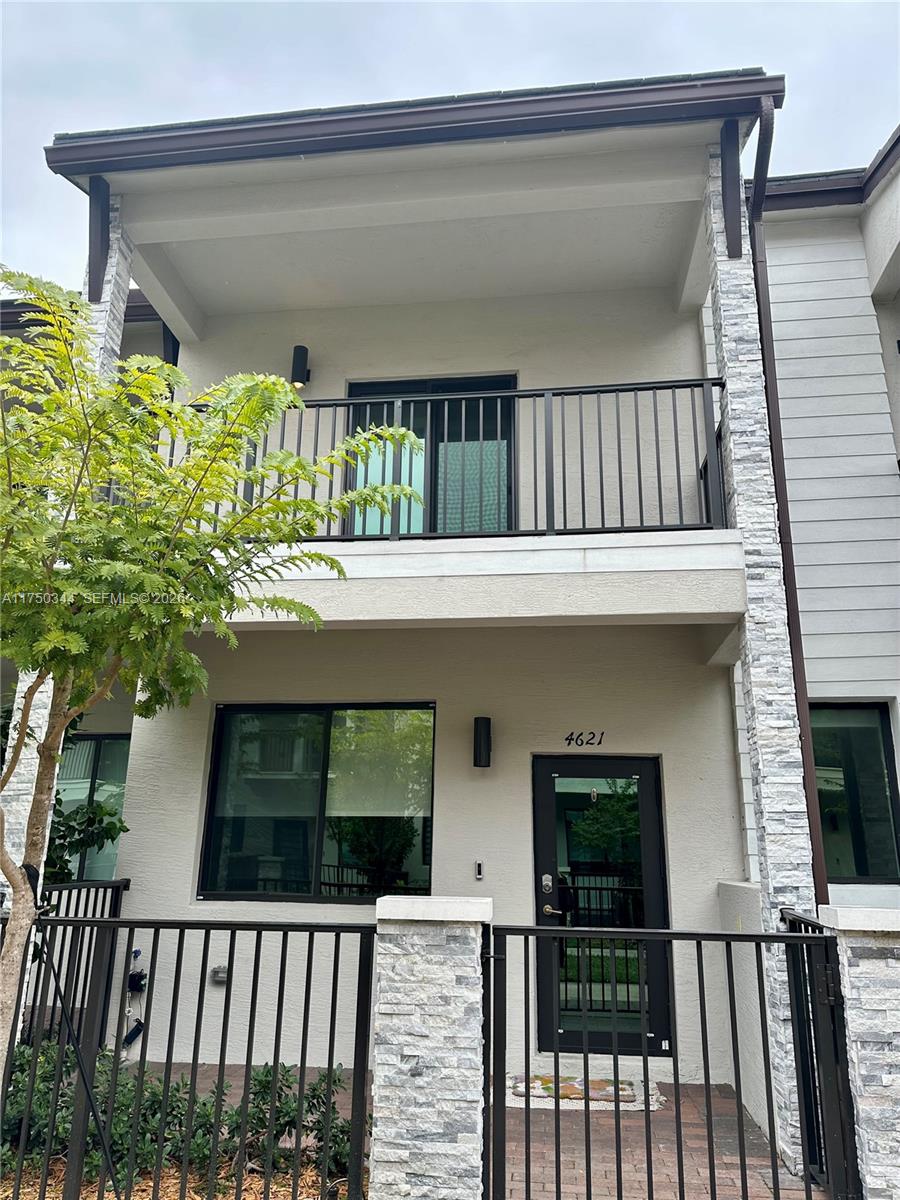 DOWNTOWN DORAL SOUTH PHAS - Residential