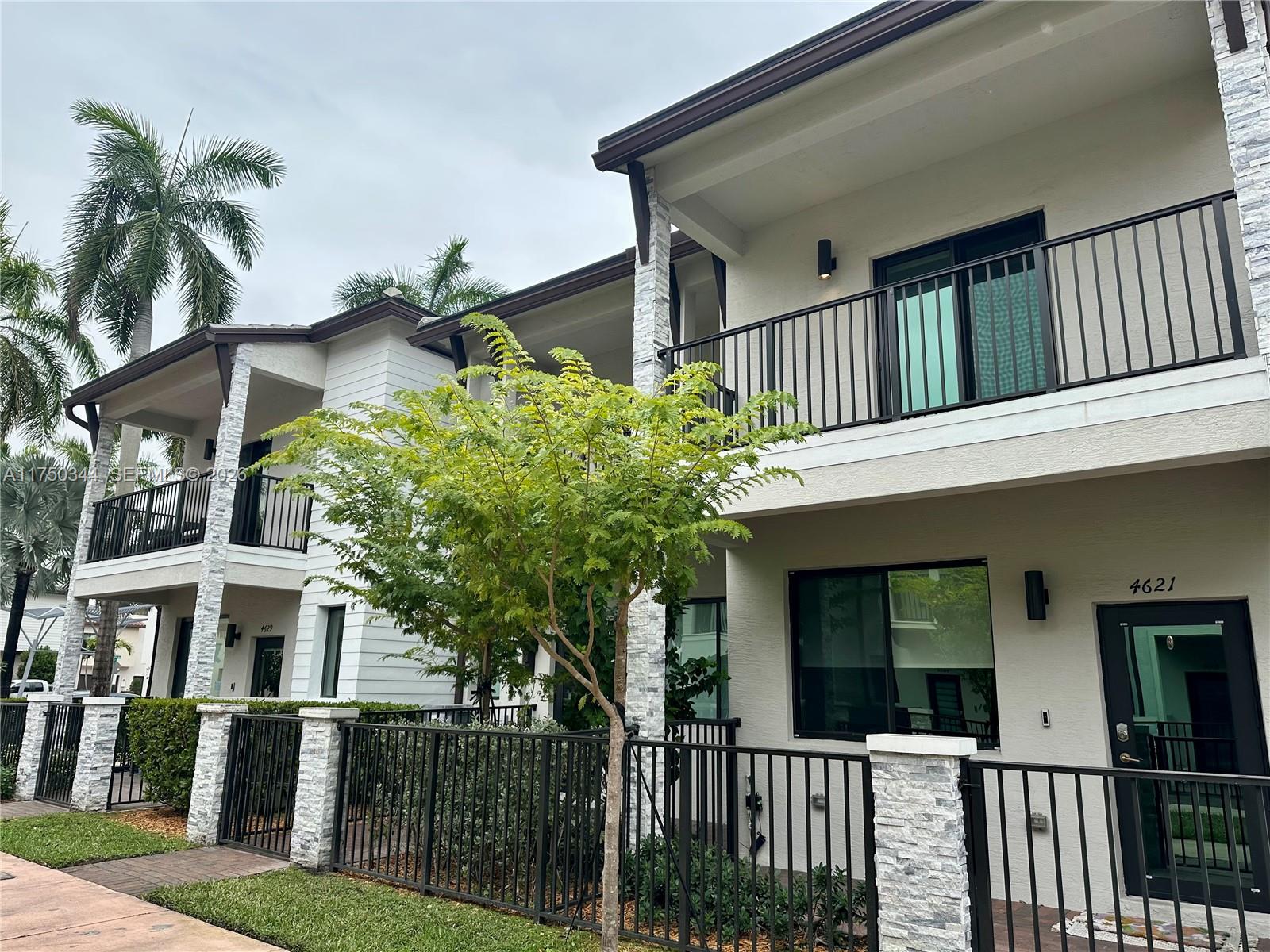 DOWNTOWN DORAL SOUTH PHAS - Residential