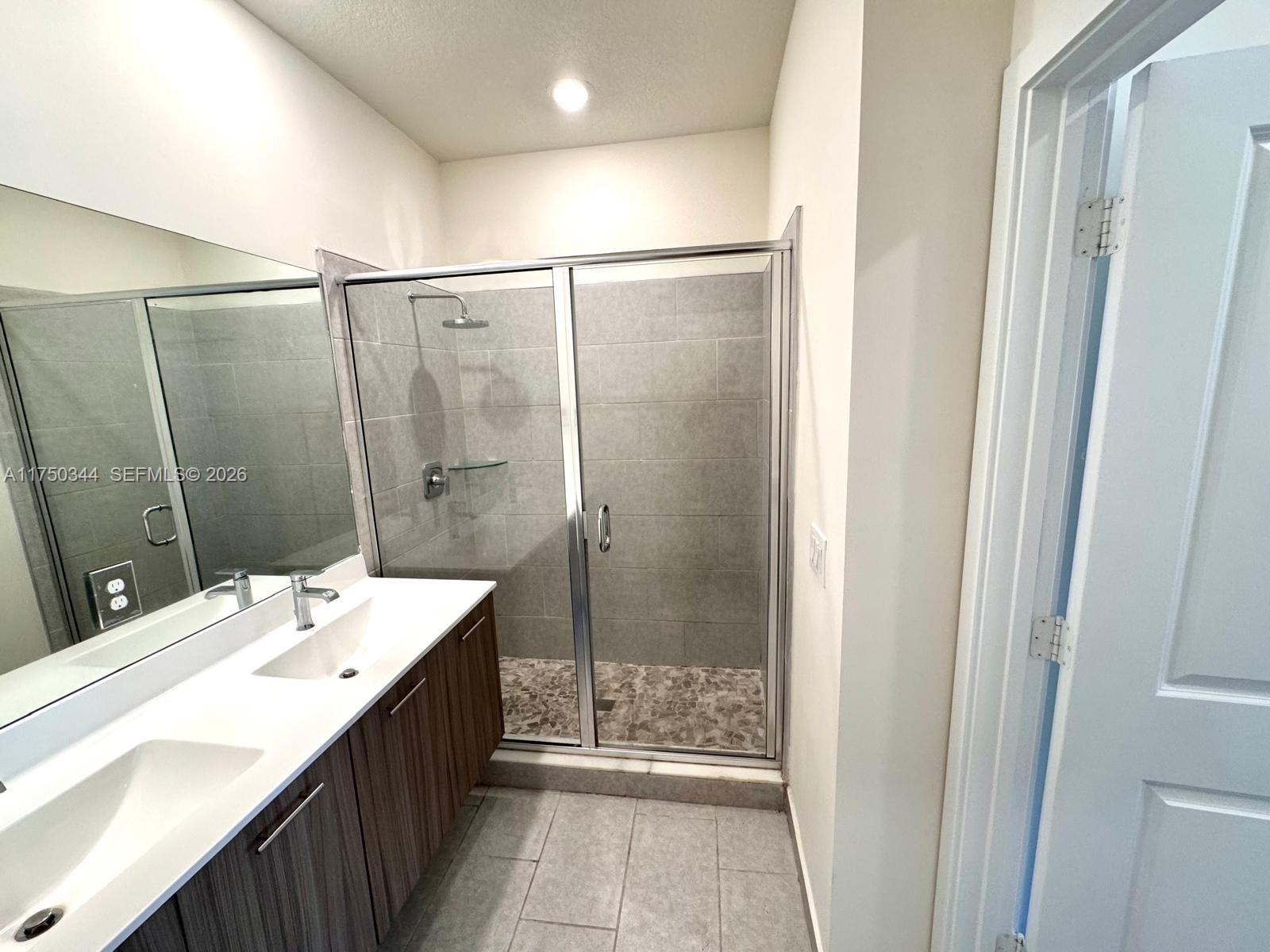 DOWNTOWN DORAL SOUTH PHAS - Residential