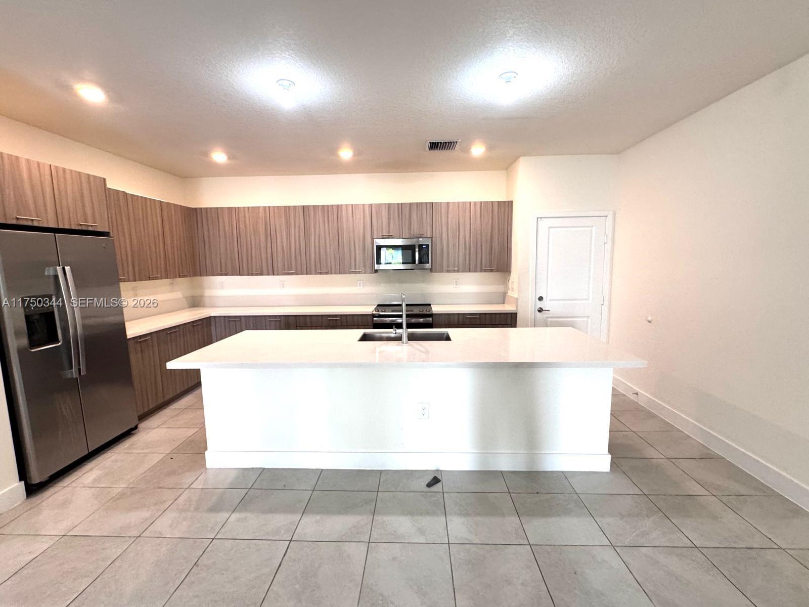 DOWNTOWN DORAL SOUTH PHAS - Residential