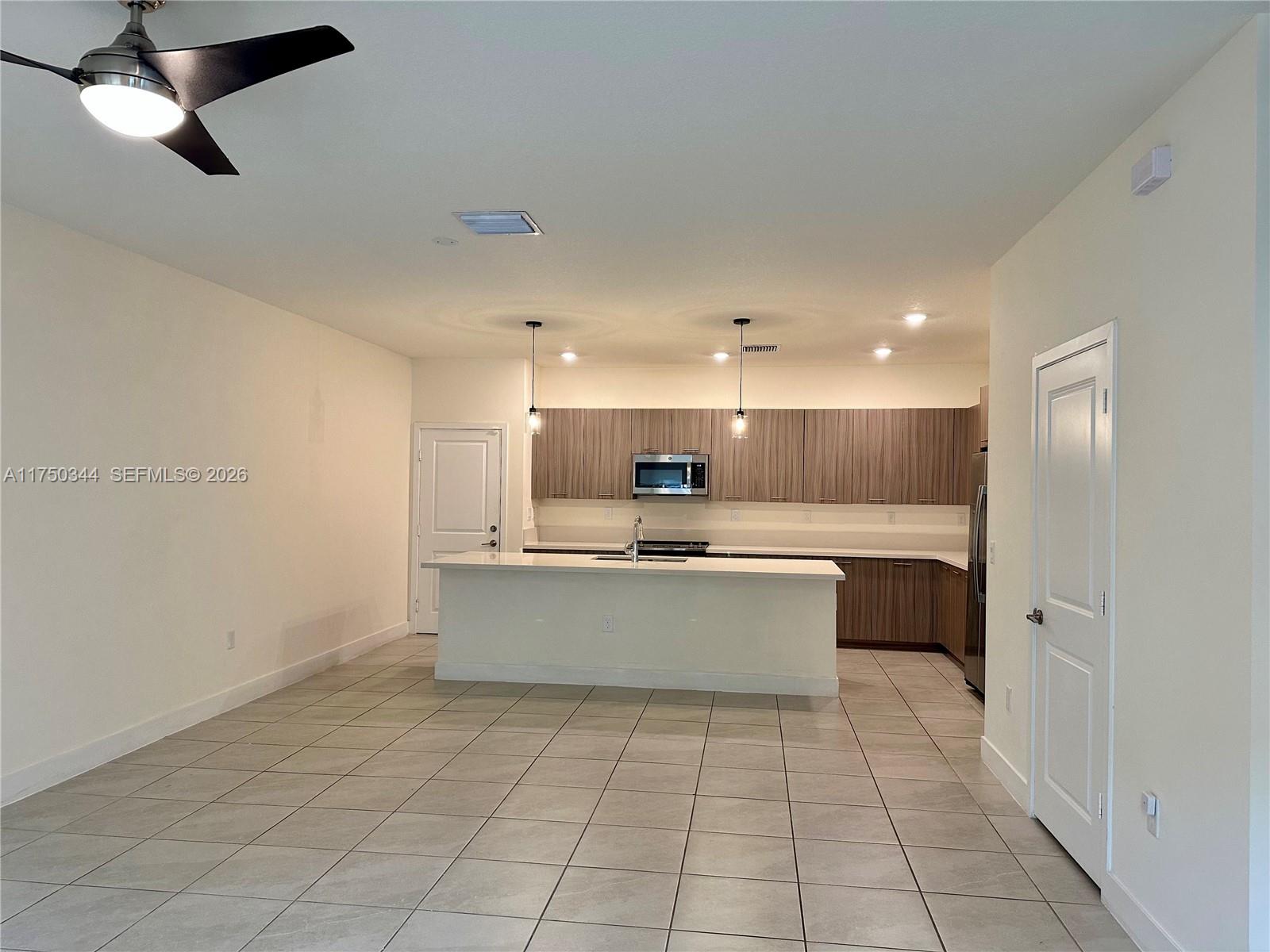 DOWNTOWN DORAL SOUTH PHAS - Residential