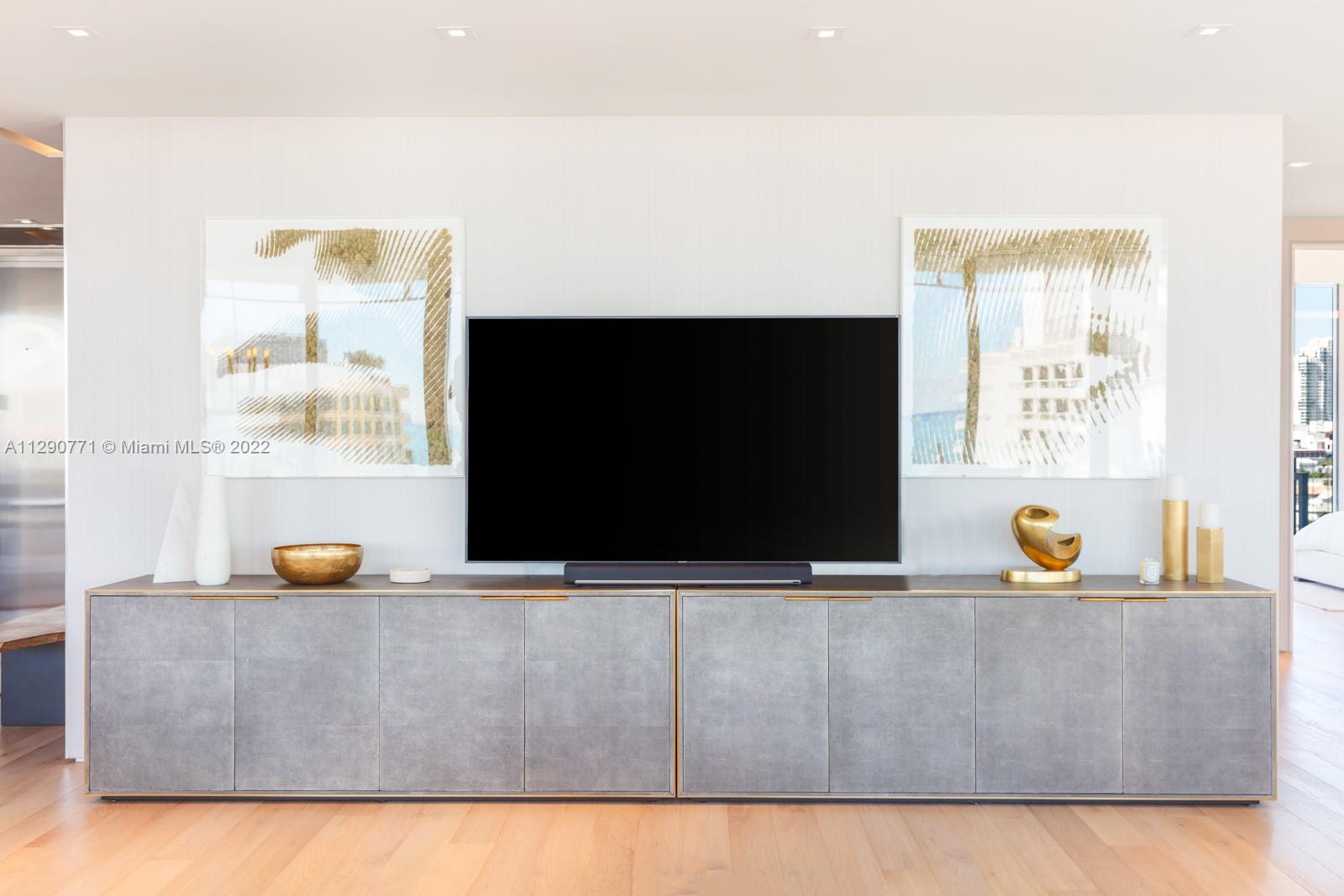 GLASS 120 CONDO - Residential