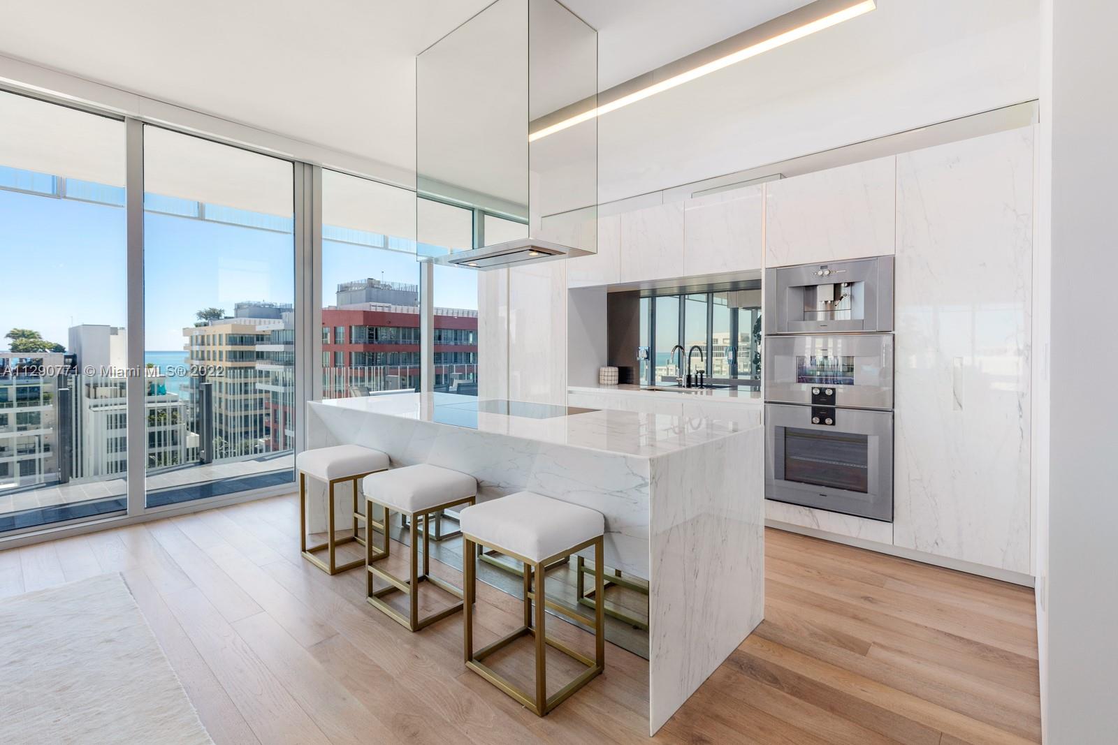 GLASS 120 CONDO - Residential