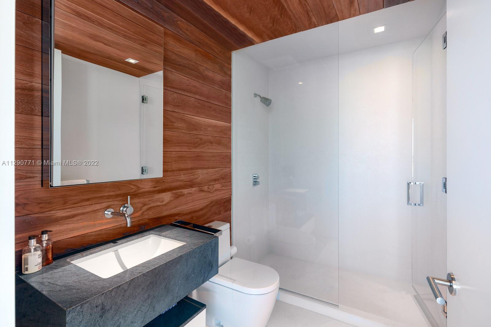 GLASS 120 CONDO - Residential