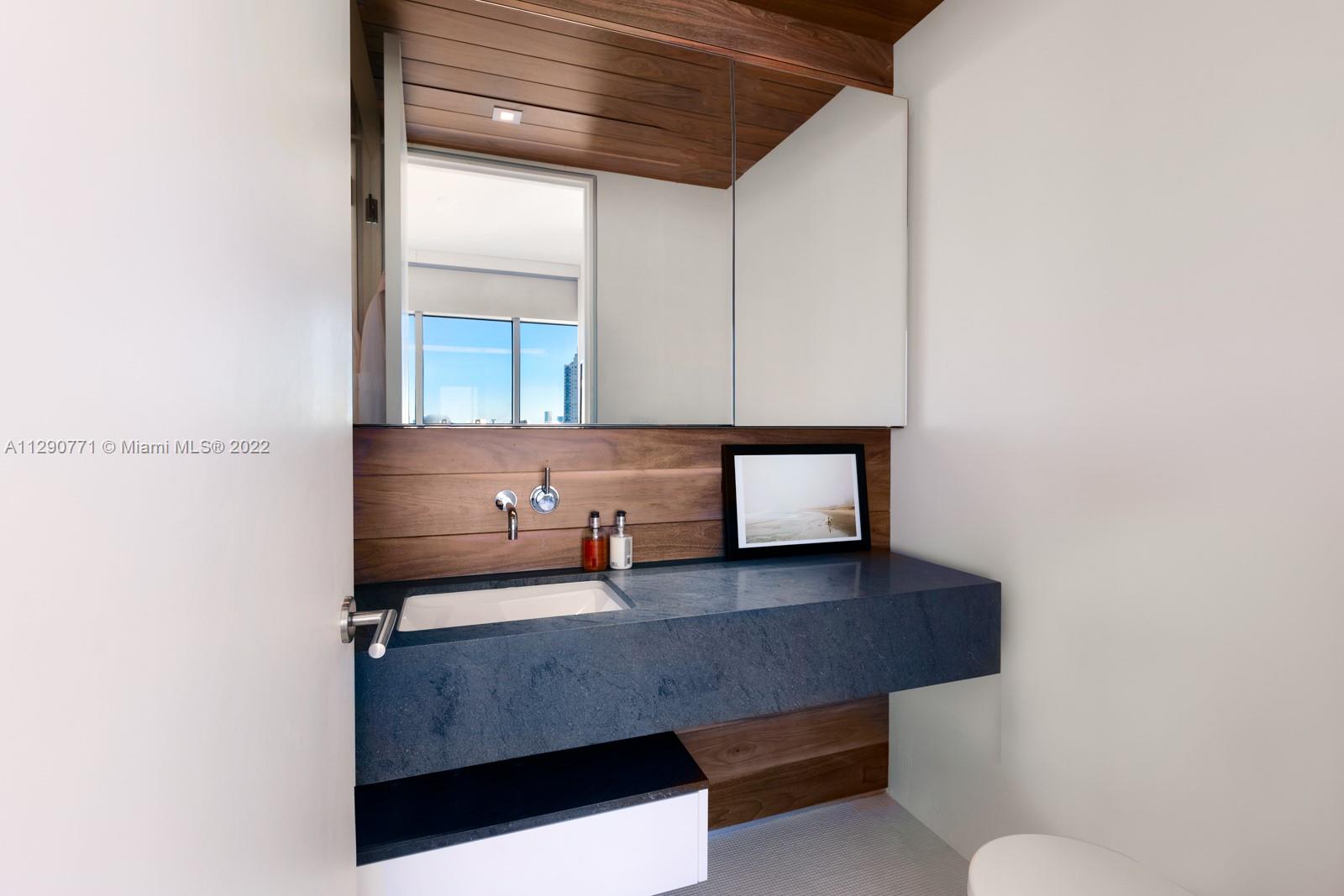 GLASS 120 CONDO - Residential