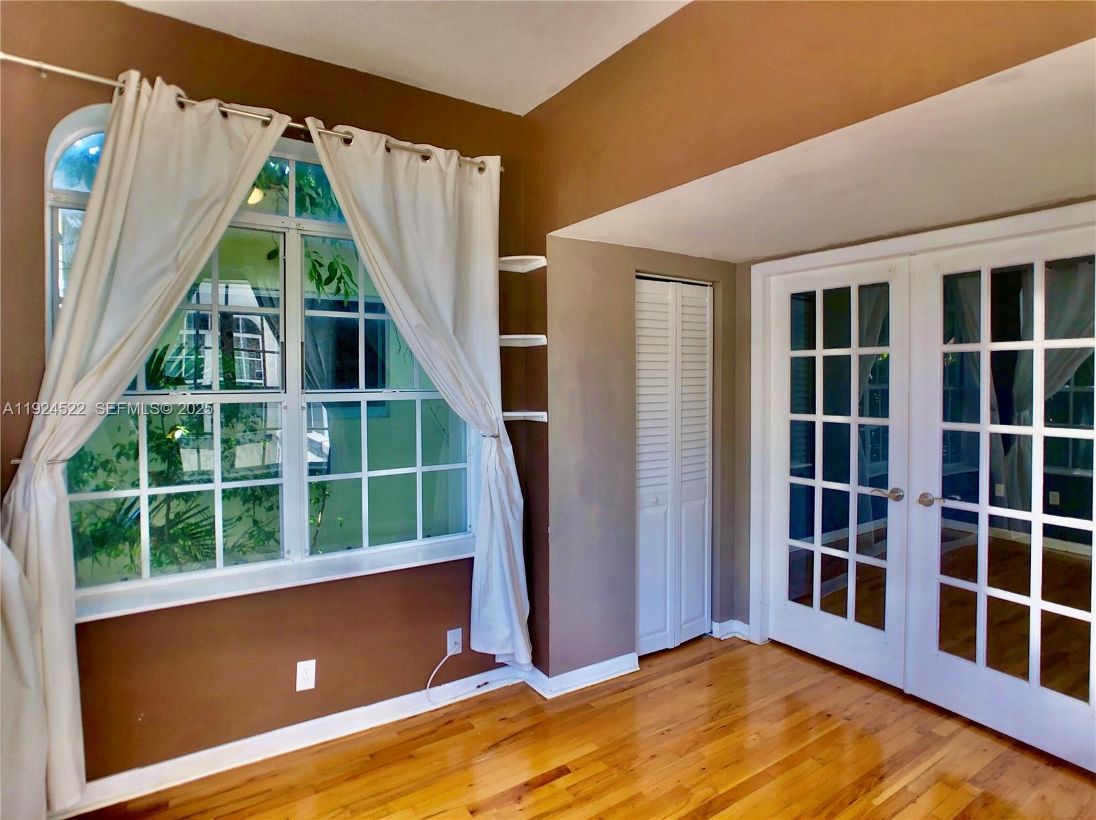 ARVILLA CONDO - Residential