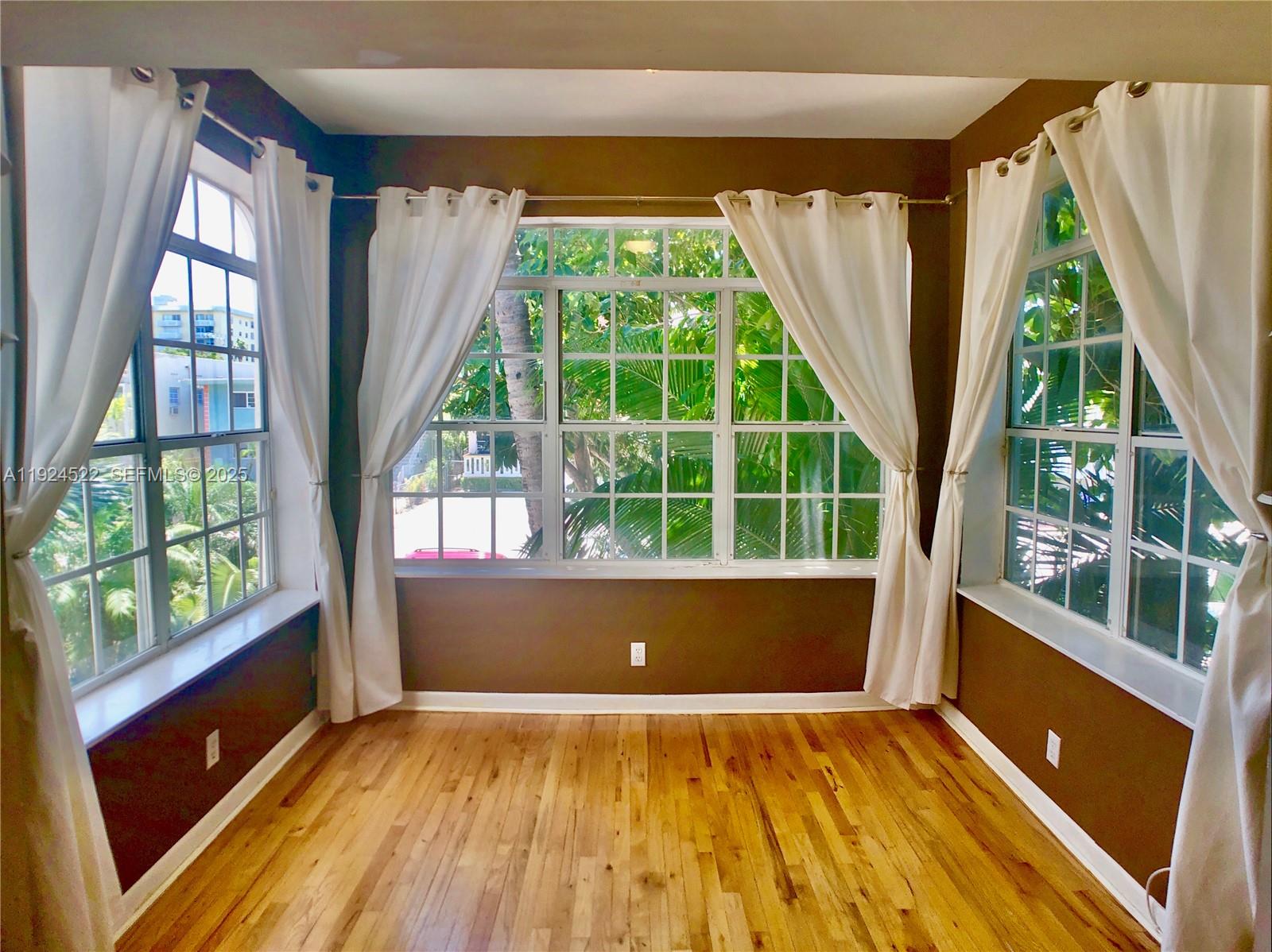 ARVILLA CONDO - Residential