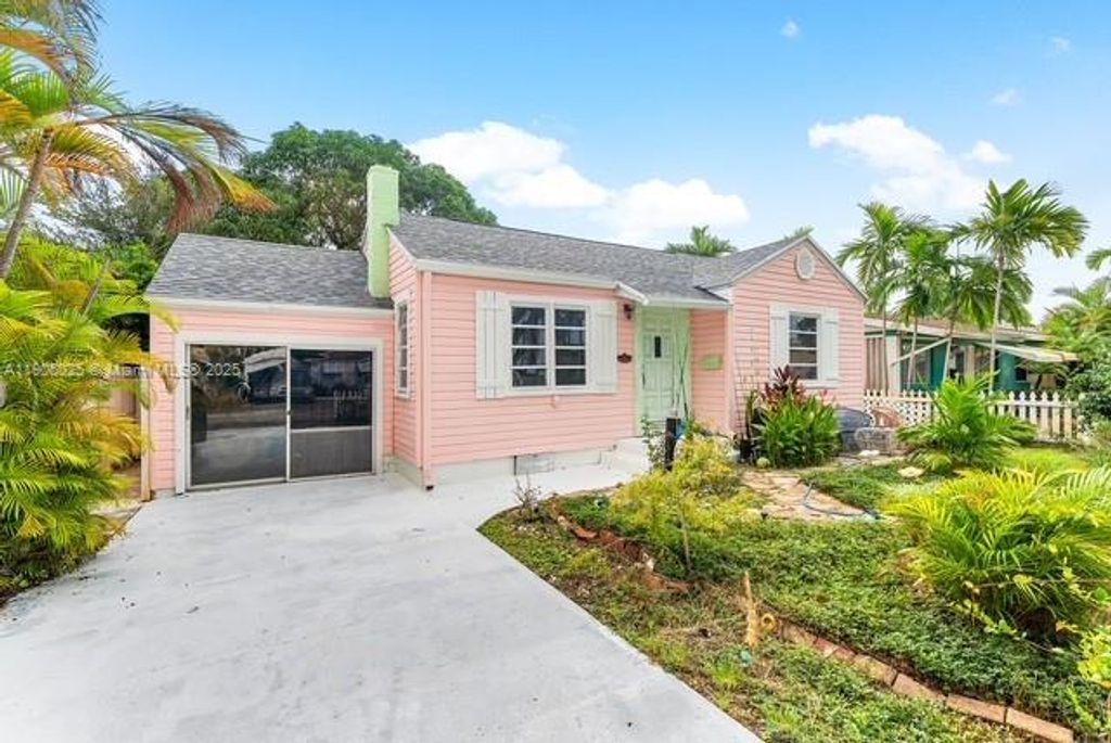 Photo of 610 S N Street, Lake Worth, FL 33460 (MLS # A11906025)