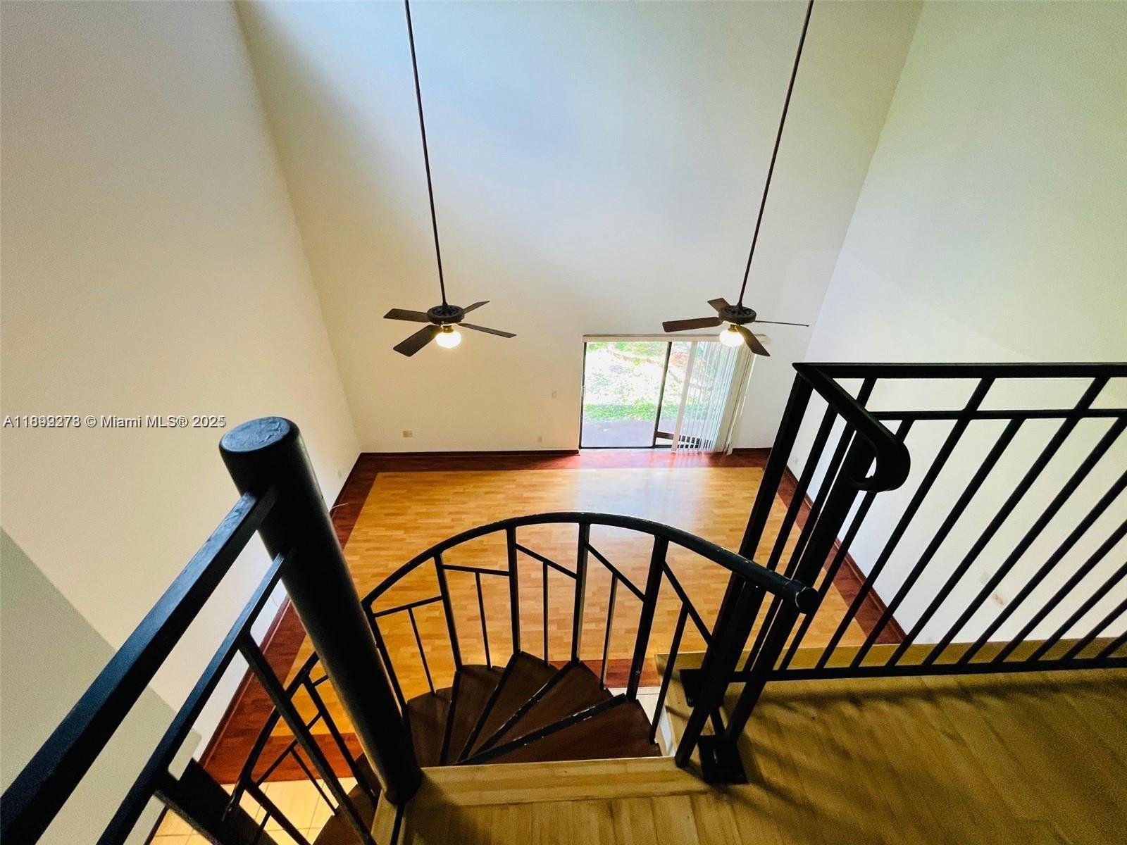 HOLLYWOOD GARDENS - Residential