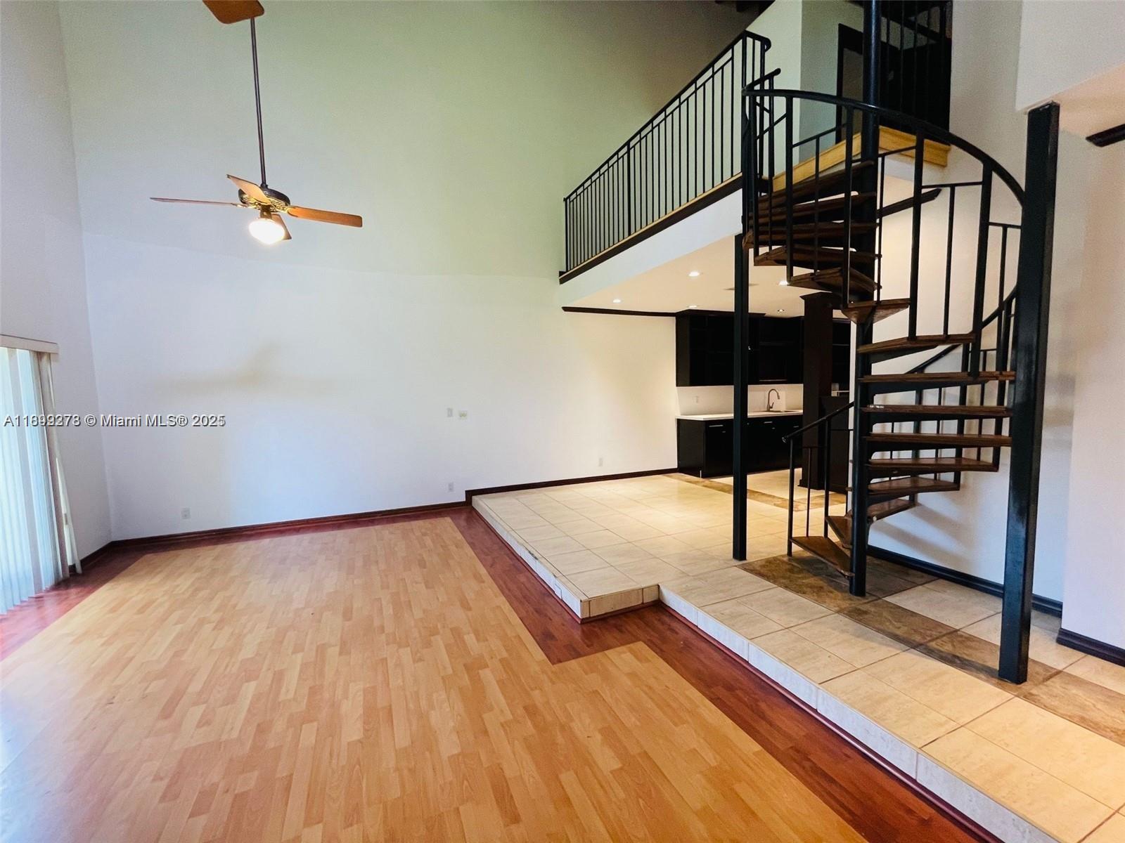 HOLLYWOOD GARDENS - Residential