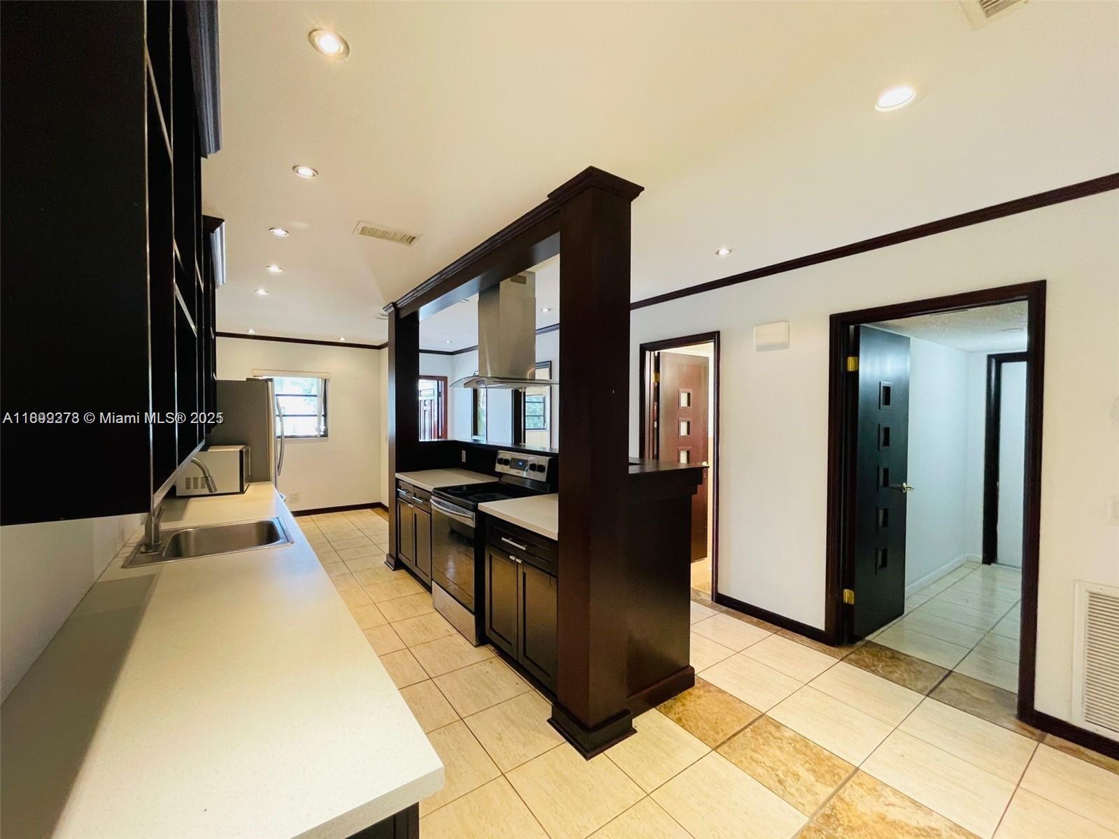 HOLLYWOOD GARDENS - Residential