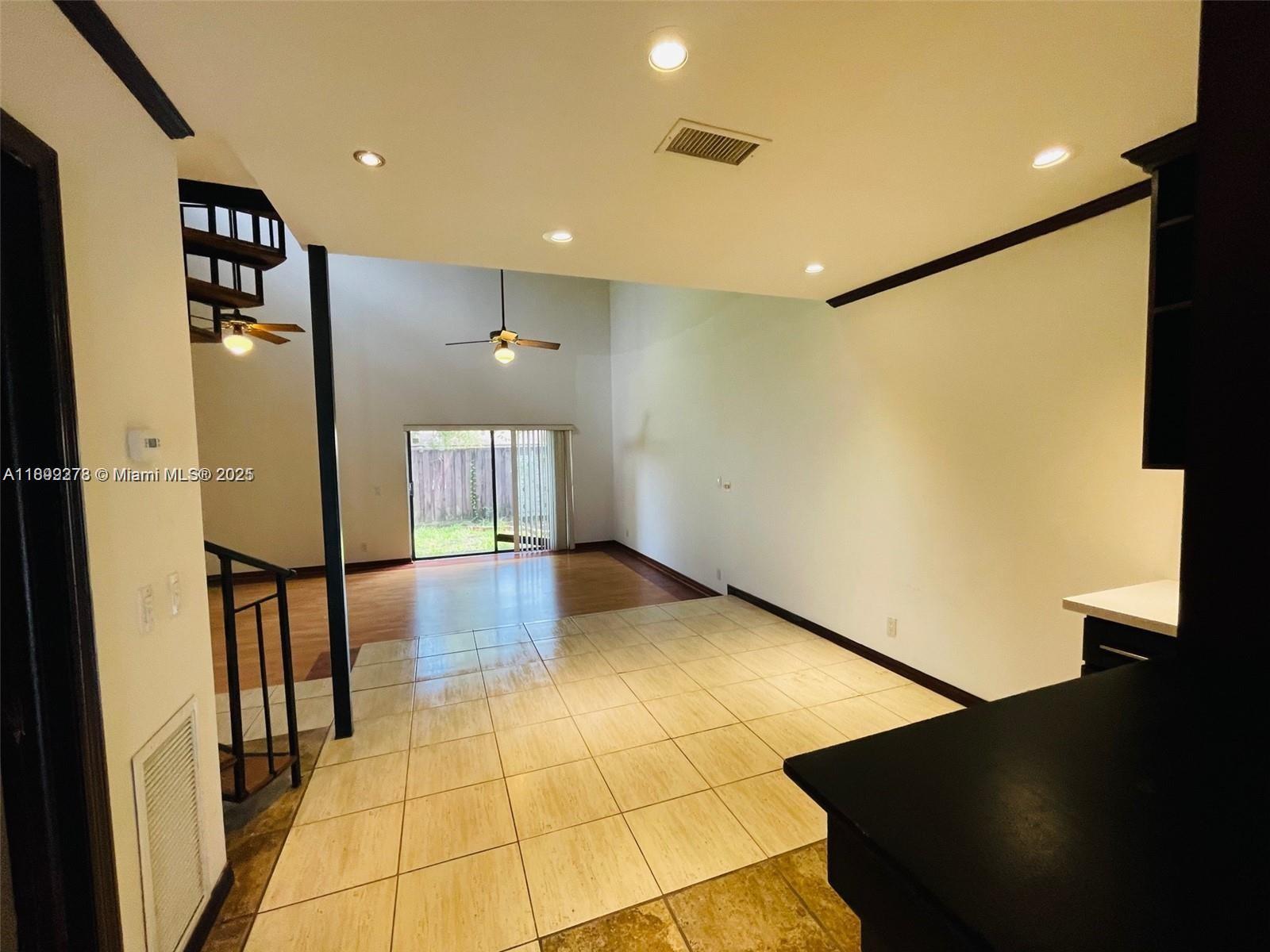 HOLLYWOOD GARDENS - Residential