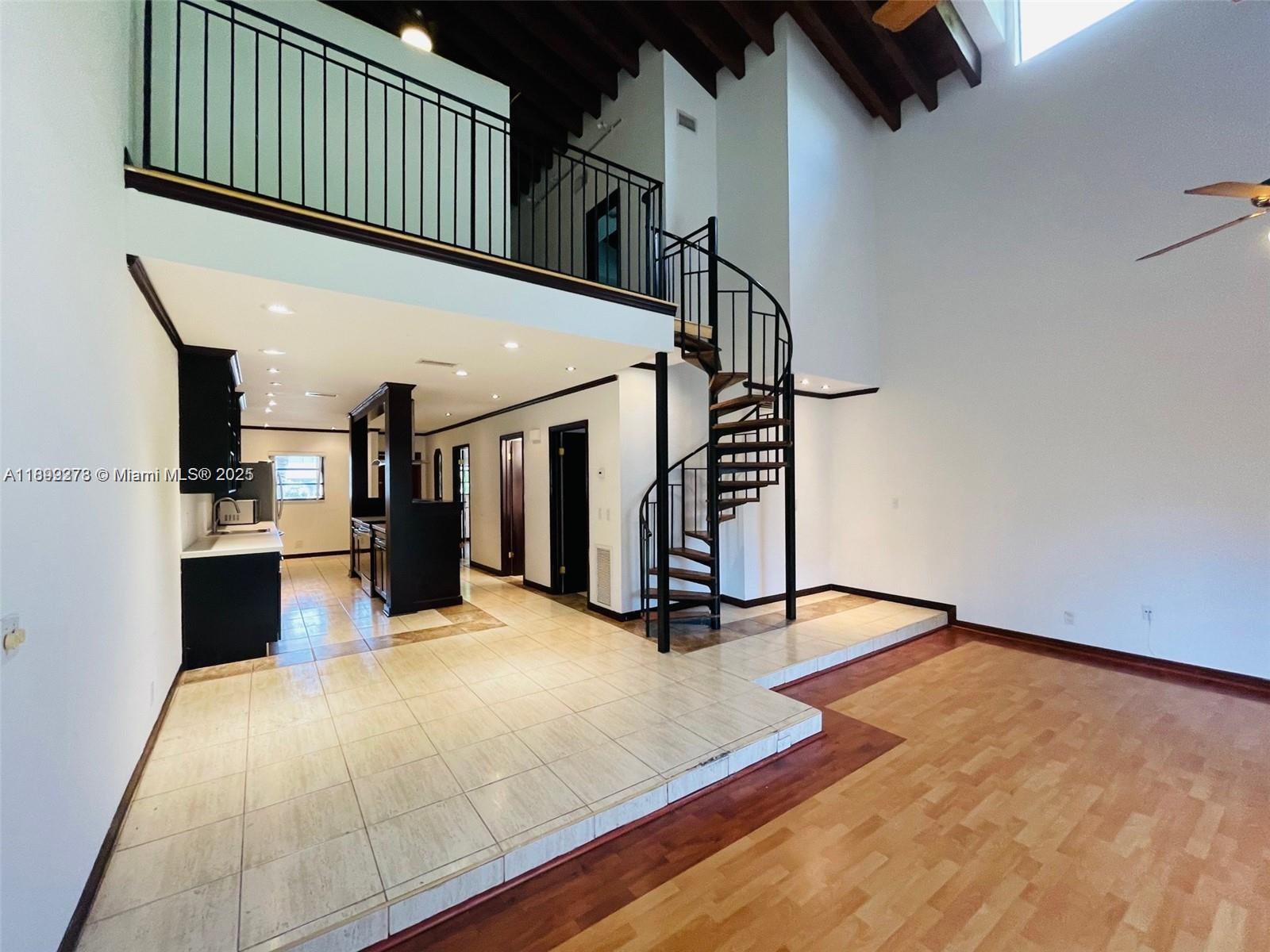 HOLLYWOOD GARDENS - Residential