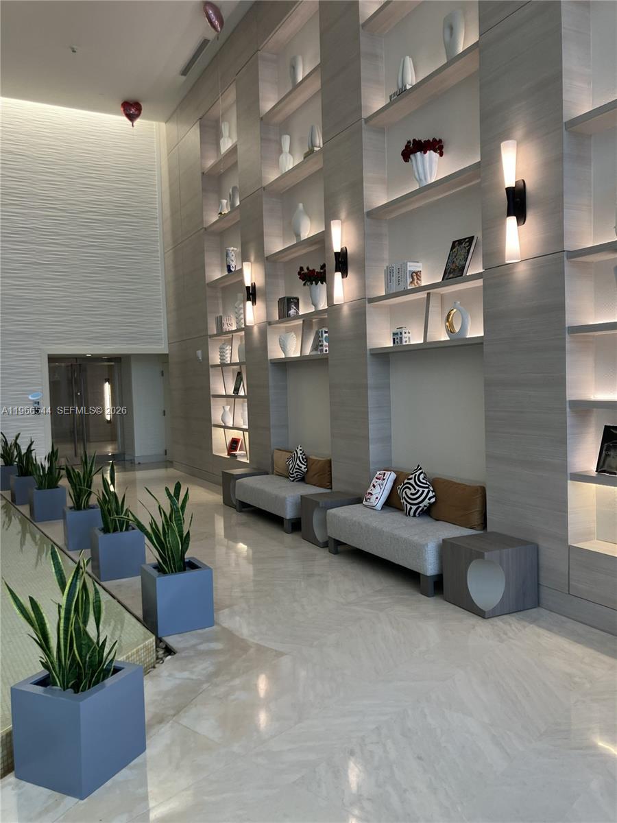 TRUMP ROYALE CONDO - Residential