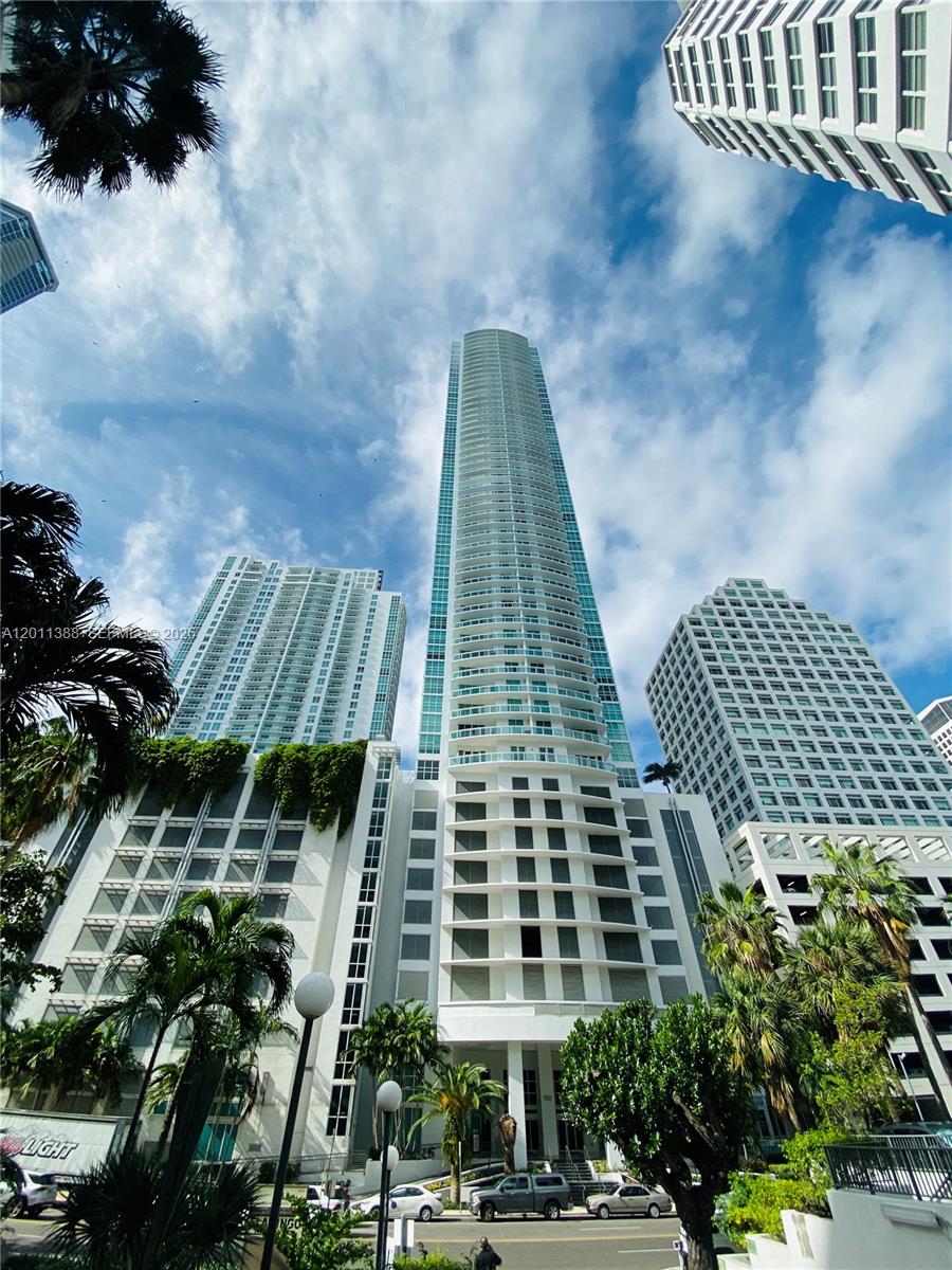 THE PLAZA 851 BRICKELL CO - Residential Lease