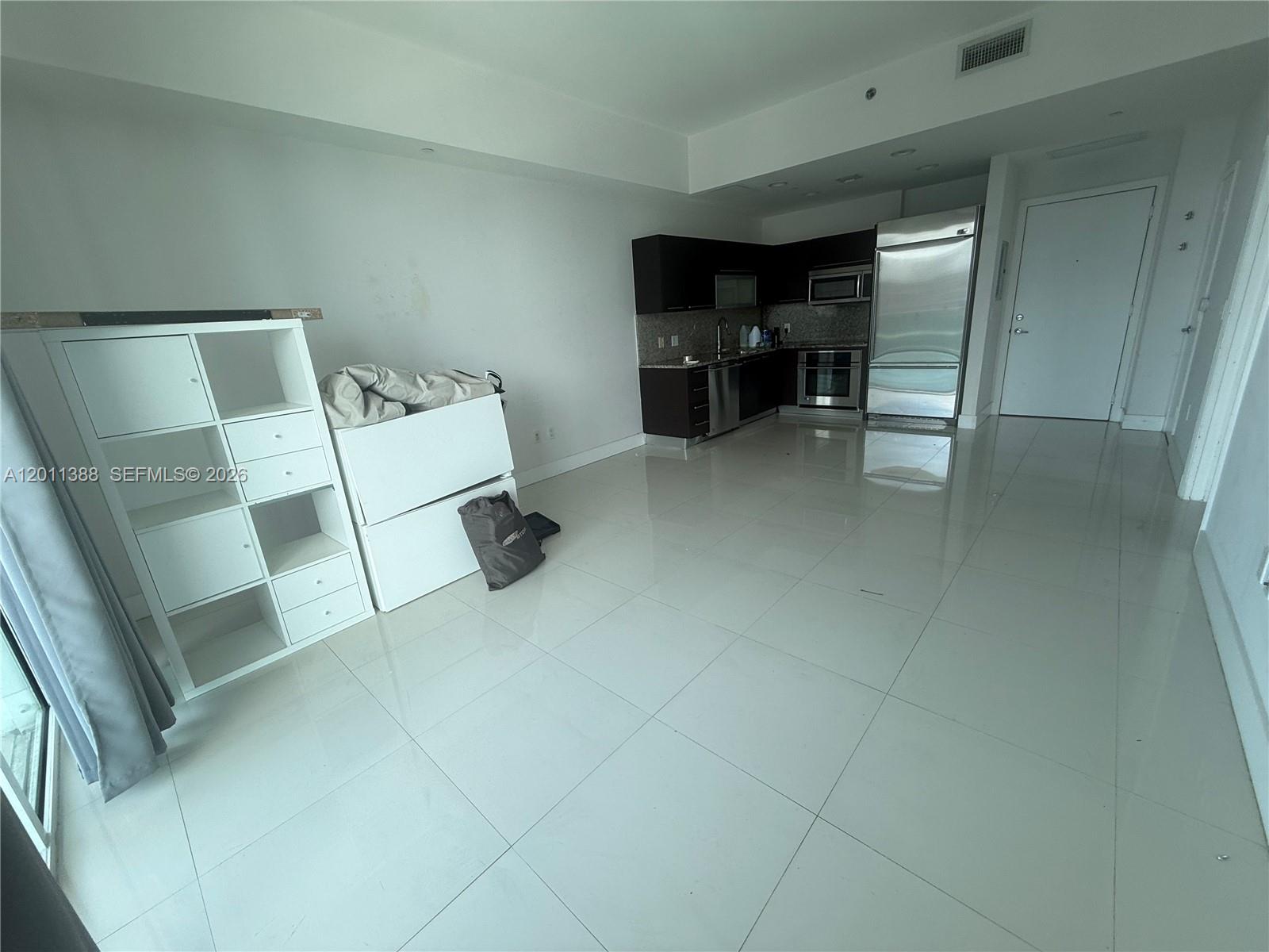 THE PLAZA 851 BRICKELL CO - Residential Lease