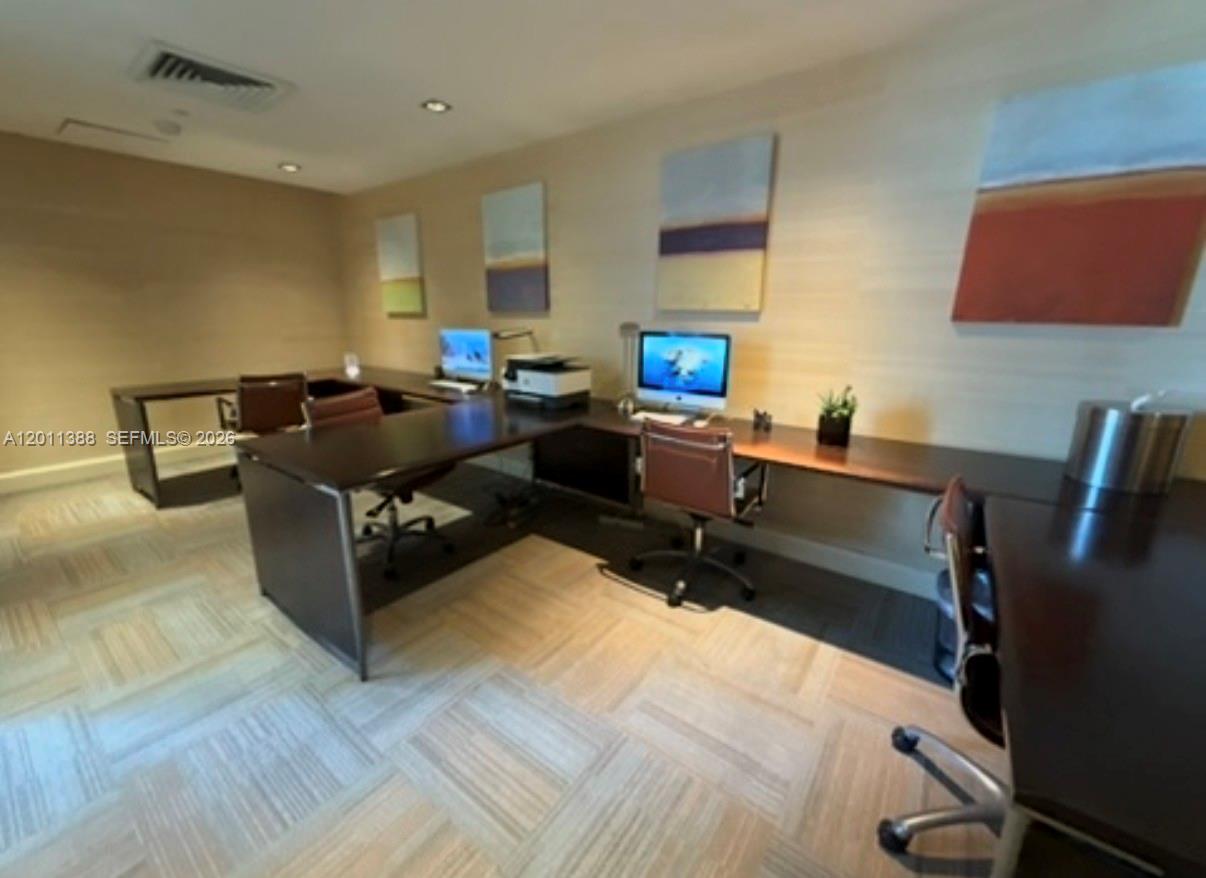 THE PLAZA 851 BRICKELL CO - Residential Lease