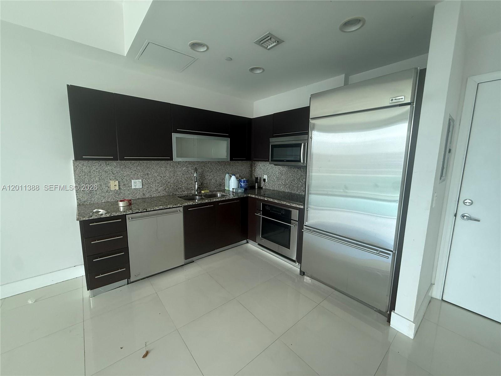 THE PLAZA 851 BRICKELL CO - Residential Lease