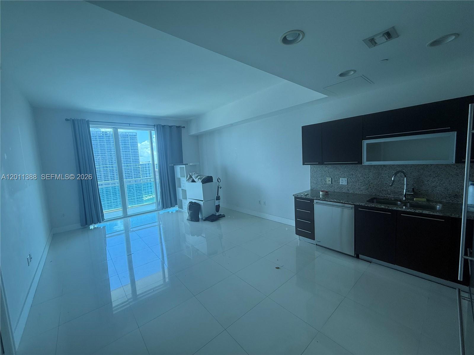 THE PLAZA 851 BRICKELL CO - Residential Lease