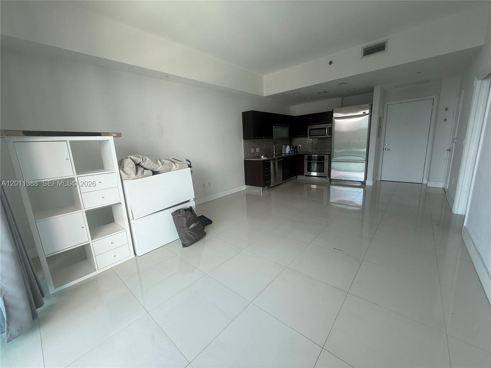 THE PLAZA 851 BRICKELL CO - Residential Lease