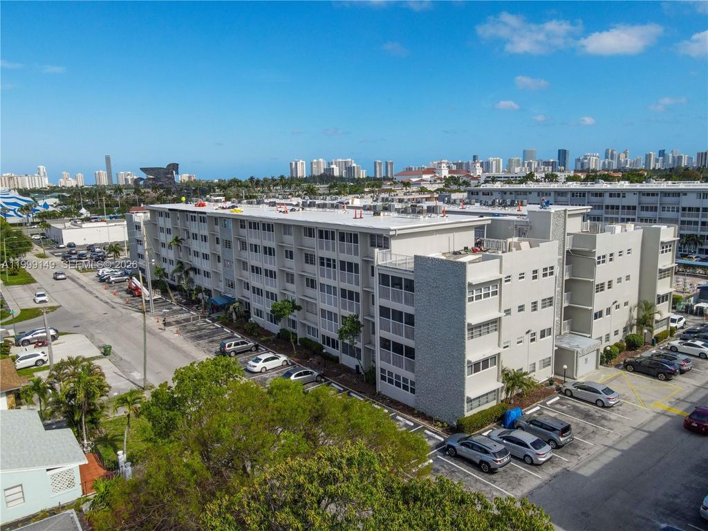Photo of 330 SE 2nd St #405F, Hallandale Beach, FL 33009 (MLS # A11999149)