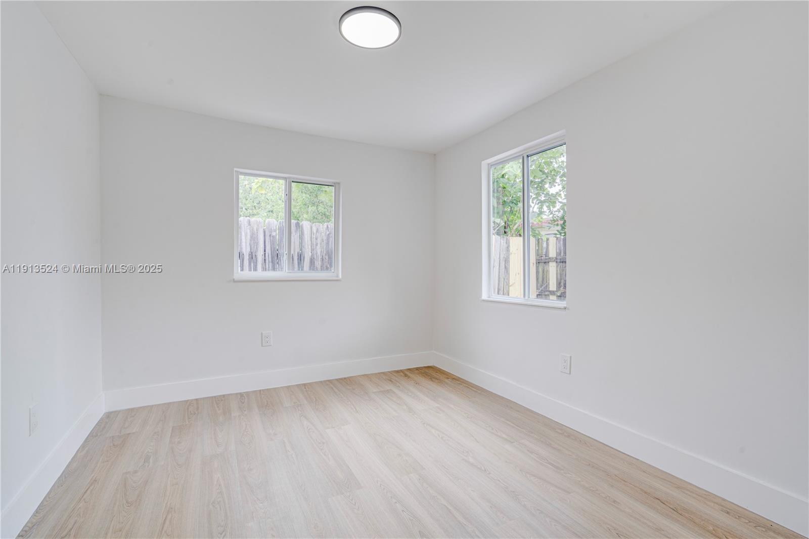 SUN LAND PARK - Residential Lease