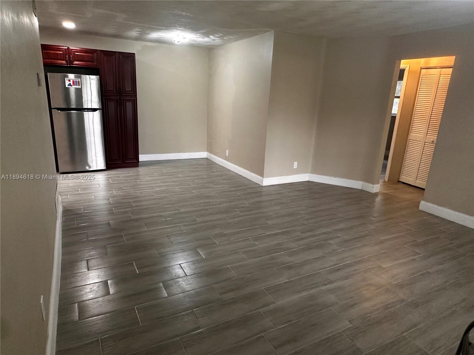 PLAZA ESTATES 3RD SEC - Residential Lease