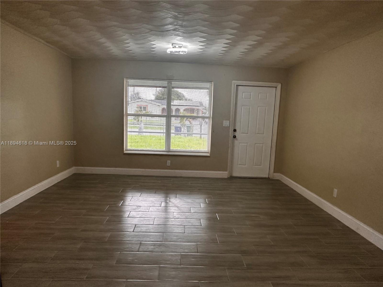 PLAZA ESTATES 3RD SEC - Residential Lease