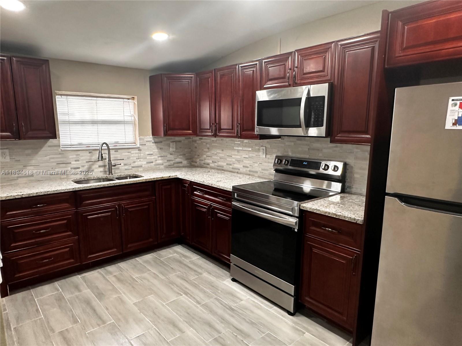 PLAZA ESTATES 3RD SEC - Residential Lease