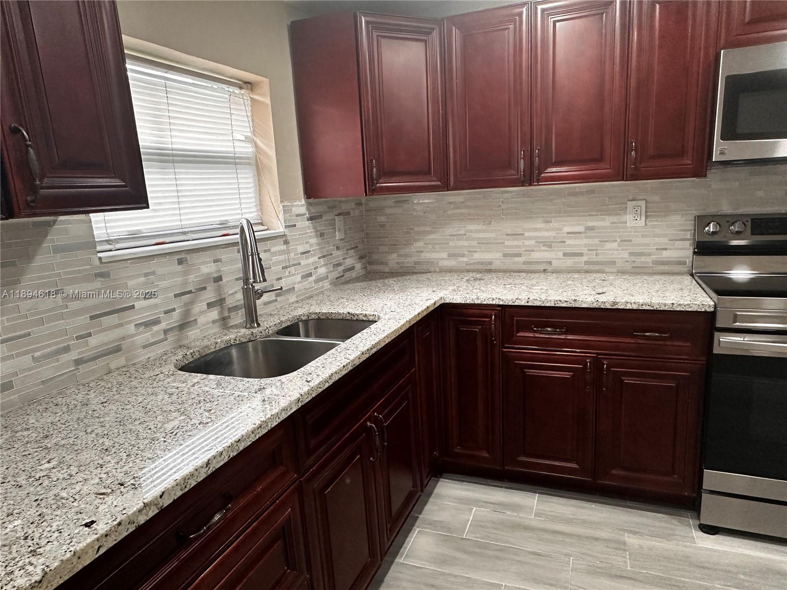 PLAZA ESTATES 3RD SEC - Residential Lease