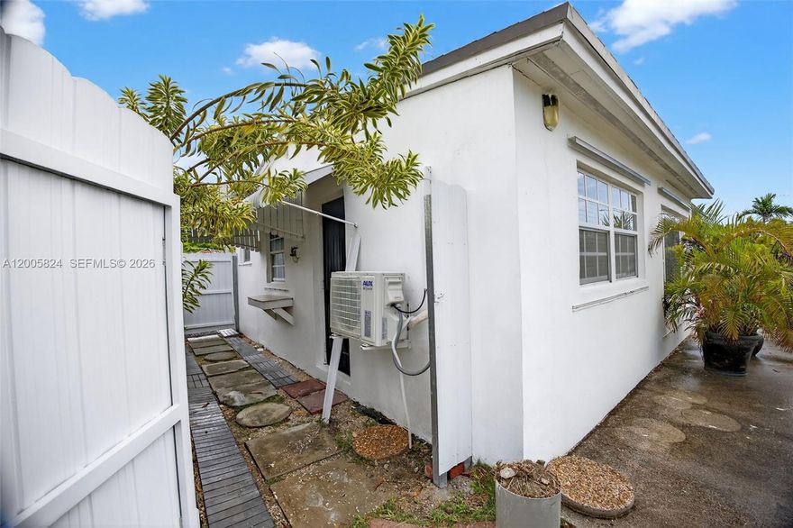 Private studio with kitchenette and 1 bathroom, just blocks from Tropical Park. Separate gated side entrance leads to a bright, open space with saltillo tile floors, recessed lighting, ceiling fan and efficient mini split A/C. 
Fantastic central location near826/874/836, Coral Gables, South Miami and UM with shopping and dining minutes away.
Ideal for 1 person, water, electricity & lawncare included in rent; tenant screening required. Easy to show.