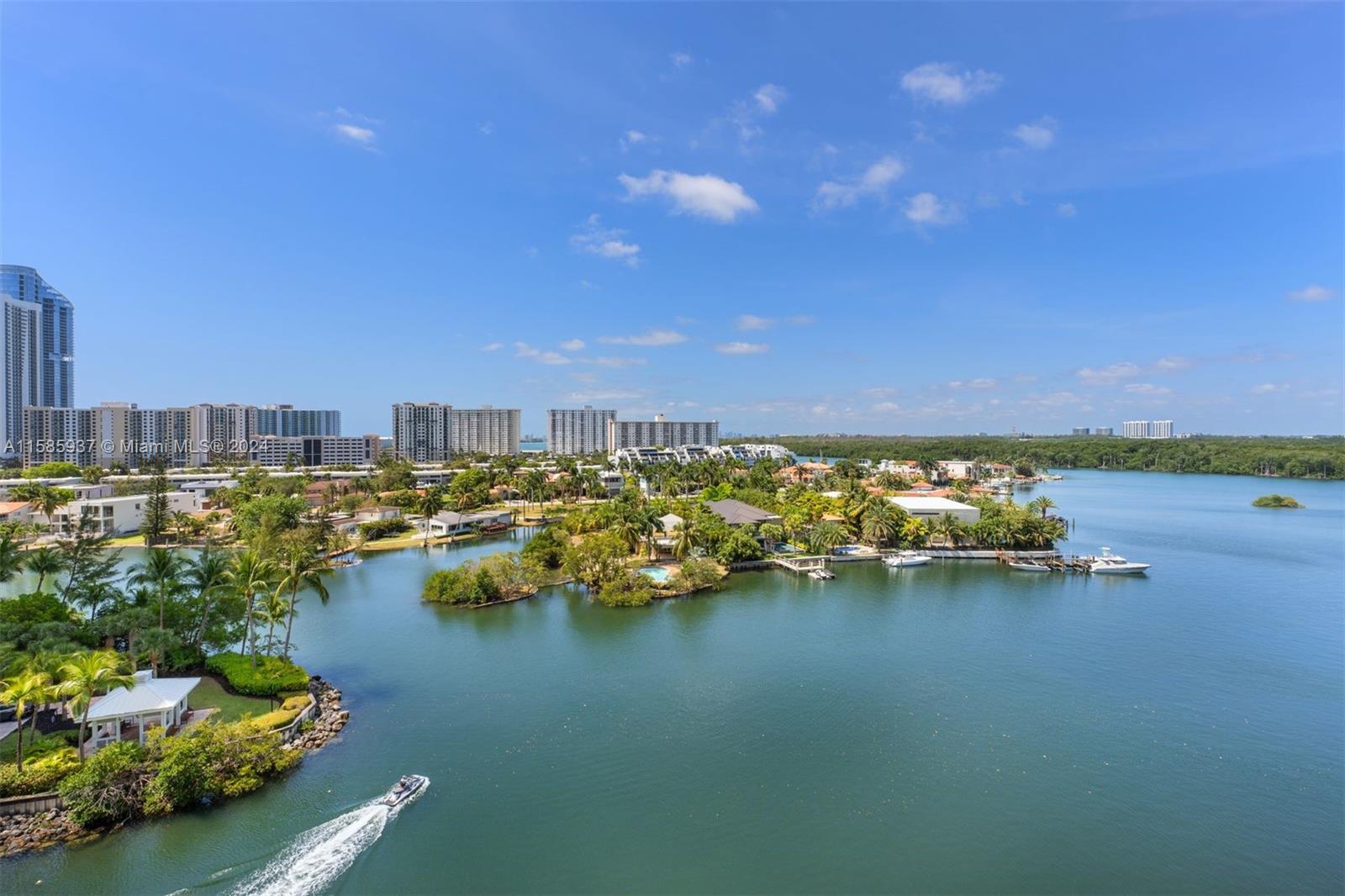 Photo 25 of 37 of 330 Sunny Isles Blvd 5-808 condo