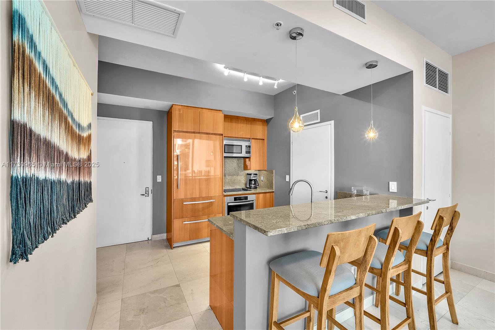 CONTINUUM ON SOUTH BEACH - Residential Lease