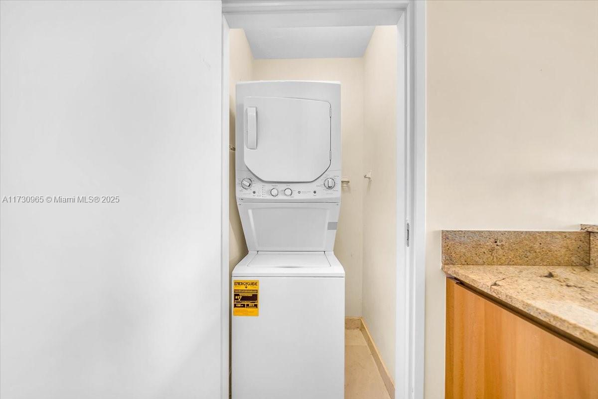 CONTINUUM ON SOUTH BEACH - Residential Lease