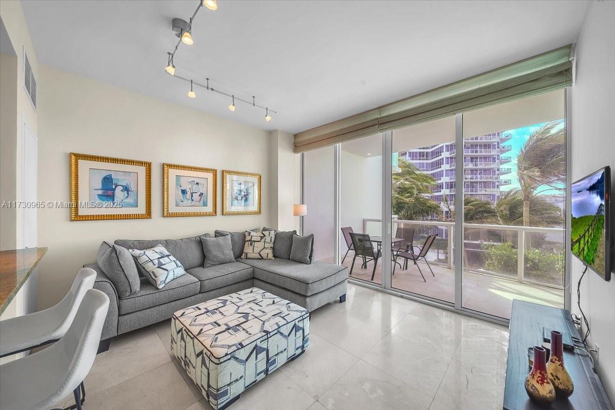 50 S Pointe Dr 608, Miami Beach, Miami-Dade County, Florida - 1 Bedrooms  
1 Bathrooms - 